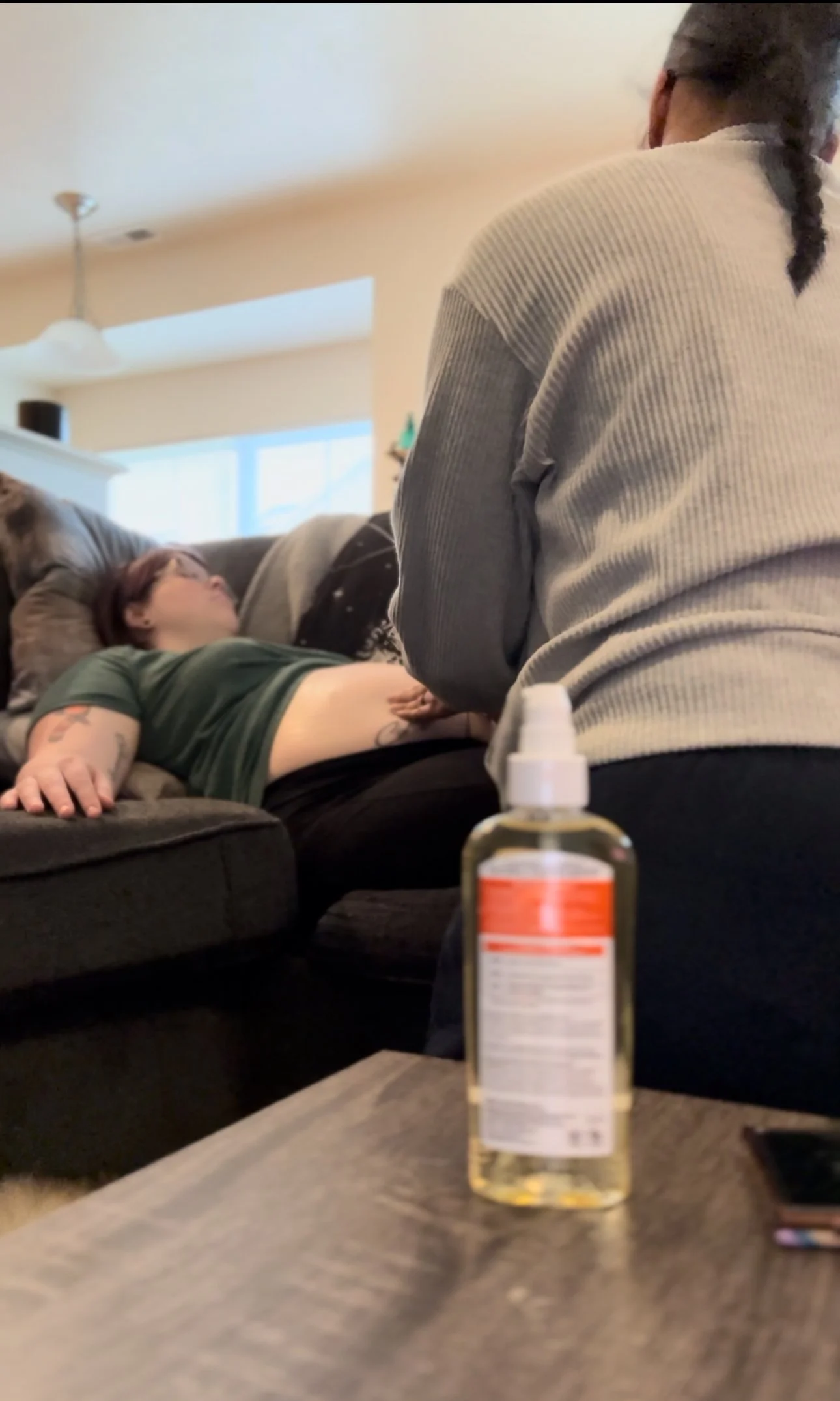 Doula Layleen caring for a pregnant mother in Manhattan KS