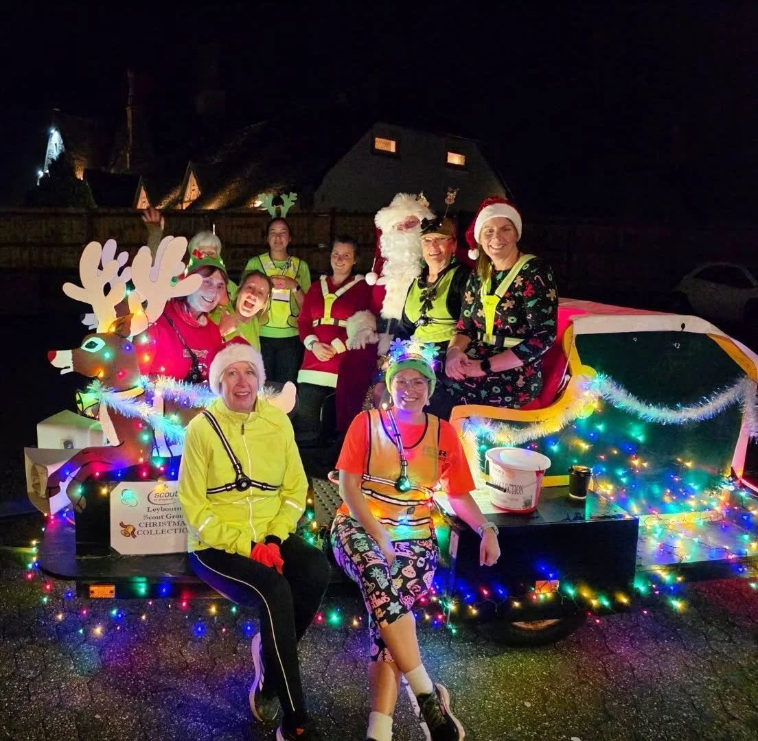 Nothing brings a run club together like a Christmas run&hellip; and a surprise meeting with Father Christmas 🎄🎅
So proud of our Beginners2Runners &mdash; proving running is about fun, friendship and festive cheer 🏃&zwj;♂️✨
#RunningCommunity #Chris
