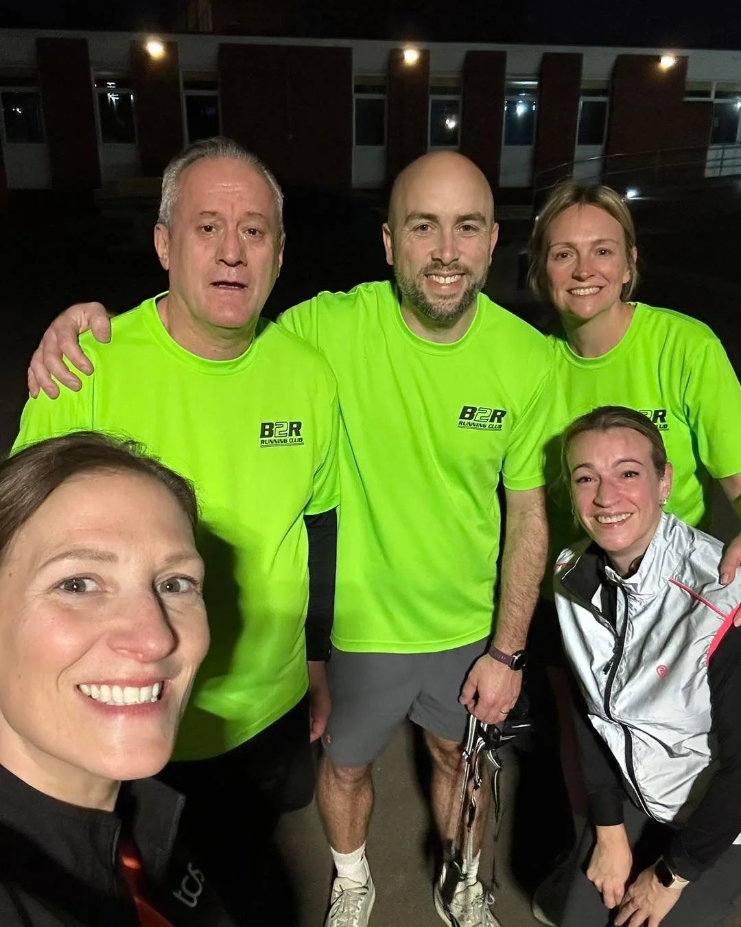 Smiles powered by miles 😄✨
Dark nights don&rsquo;t stop us&hellip; but we&rsquo;re VERY ready for lighter ones!

#RunHappy #ClubLife #EveningRuns