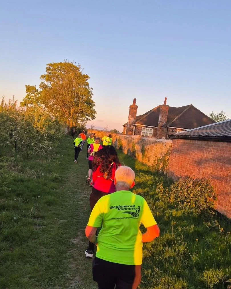 Golden hour runs just hit different 🌅

Fresh air, great company, and that post-run feeling 🙌

This is what it&rsquo;s all about 💚

#EveningRun #FeelGoodRunning #B2R