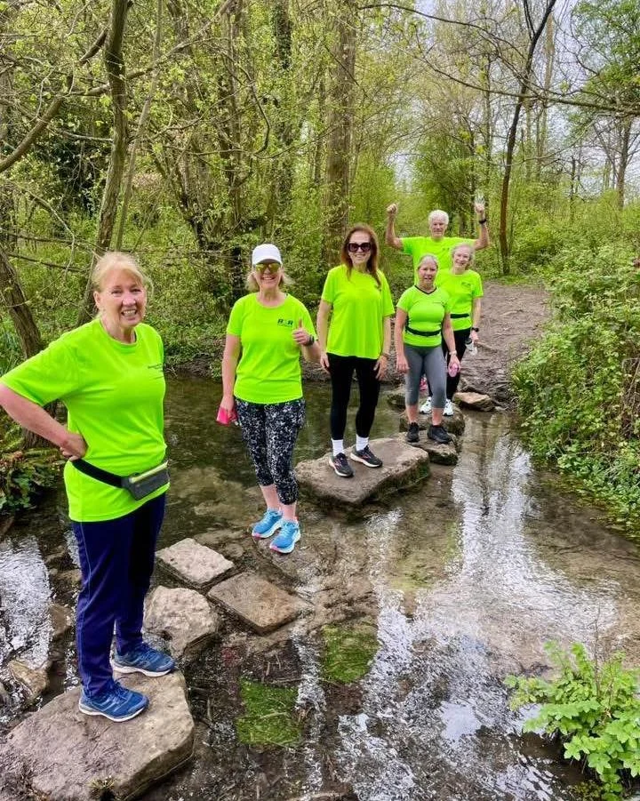 Stepping into the weekend like&hellip; 👣💚

Bridges crossed ✔
Smiles all round ✔
Another great session in the bag ✔

Who&rsquo;s joining us next time?

#TrailRunning #B2RCommunity #StepByStep