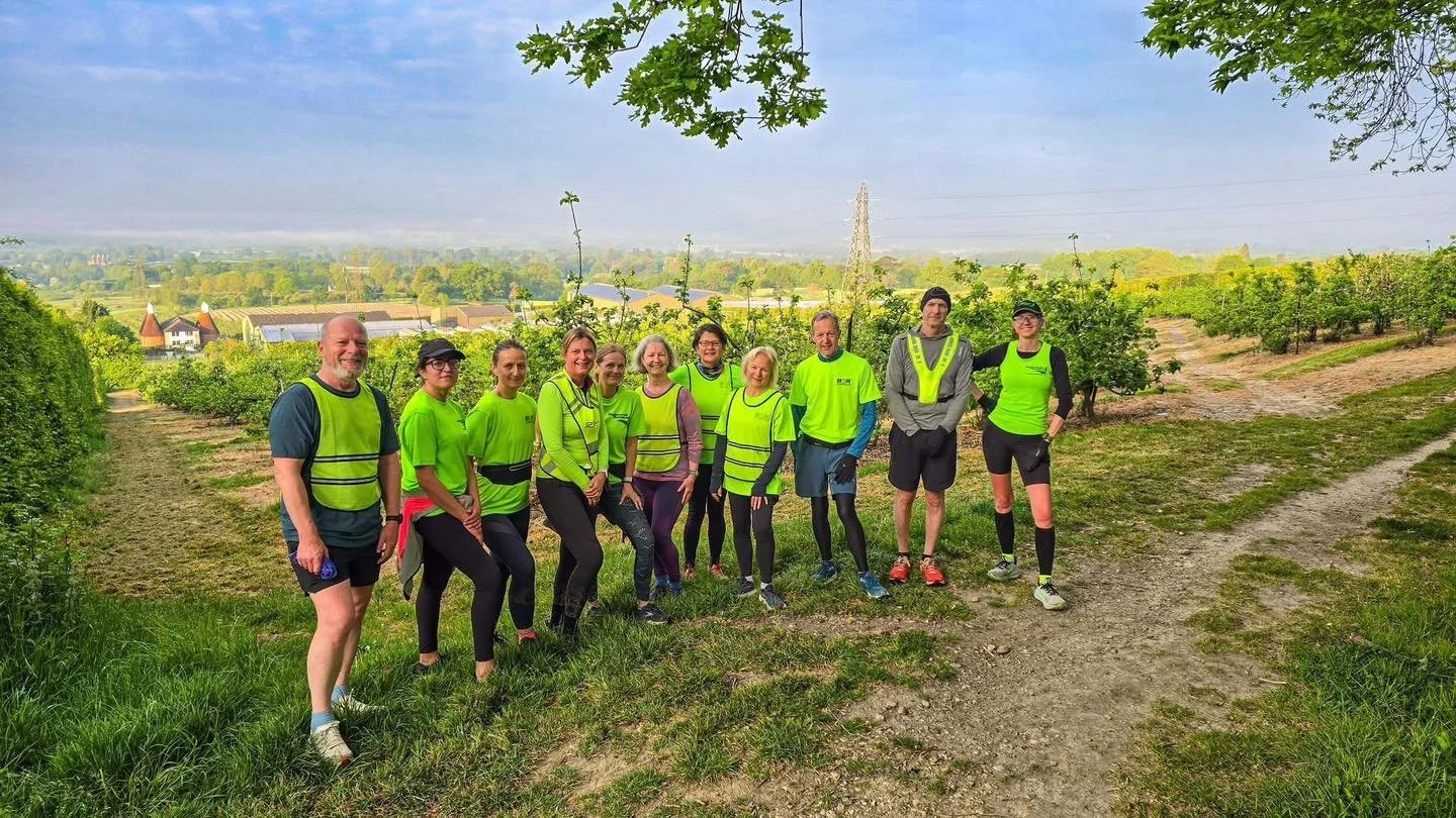 Who needs a gym view when you&rsquo;ve got THIS? 😍🌄

Early miles, fresh air, amazing company&hellip; and a reminder that running buddies make every hill easier! ✨

 #RunningFriends #ScenicRuns #GlowSquad #RunHappy