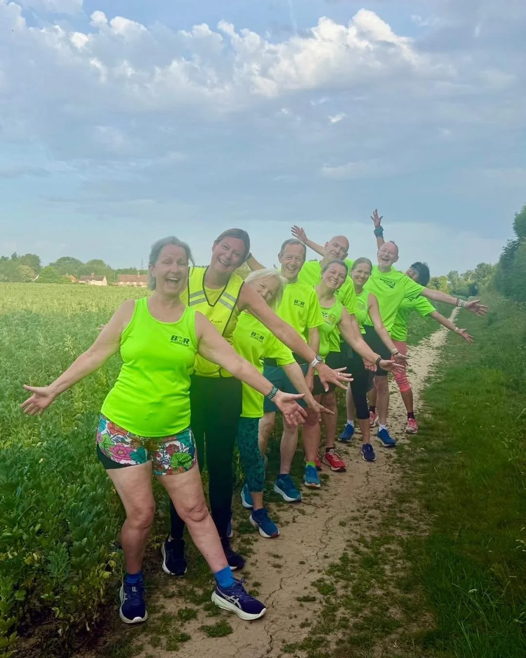 When someone says "Let's get a quick group photo"&hellip; 📸😂

Nobody knows where to stand.
Someone is blinking.
Someone is laughing.

And somehow it's still perfect.

That's running club life.

#RunningMemories #RunningFriends #GroupRun #