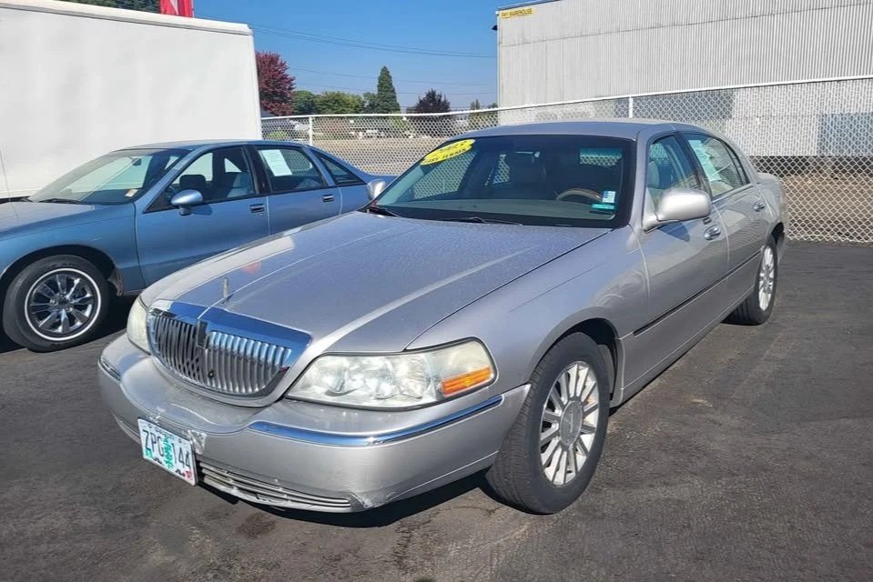 2003 Lincoln Town Car