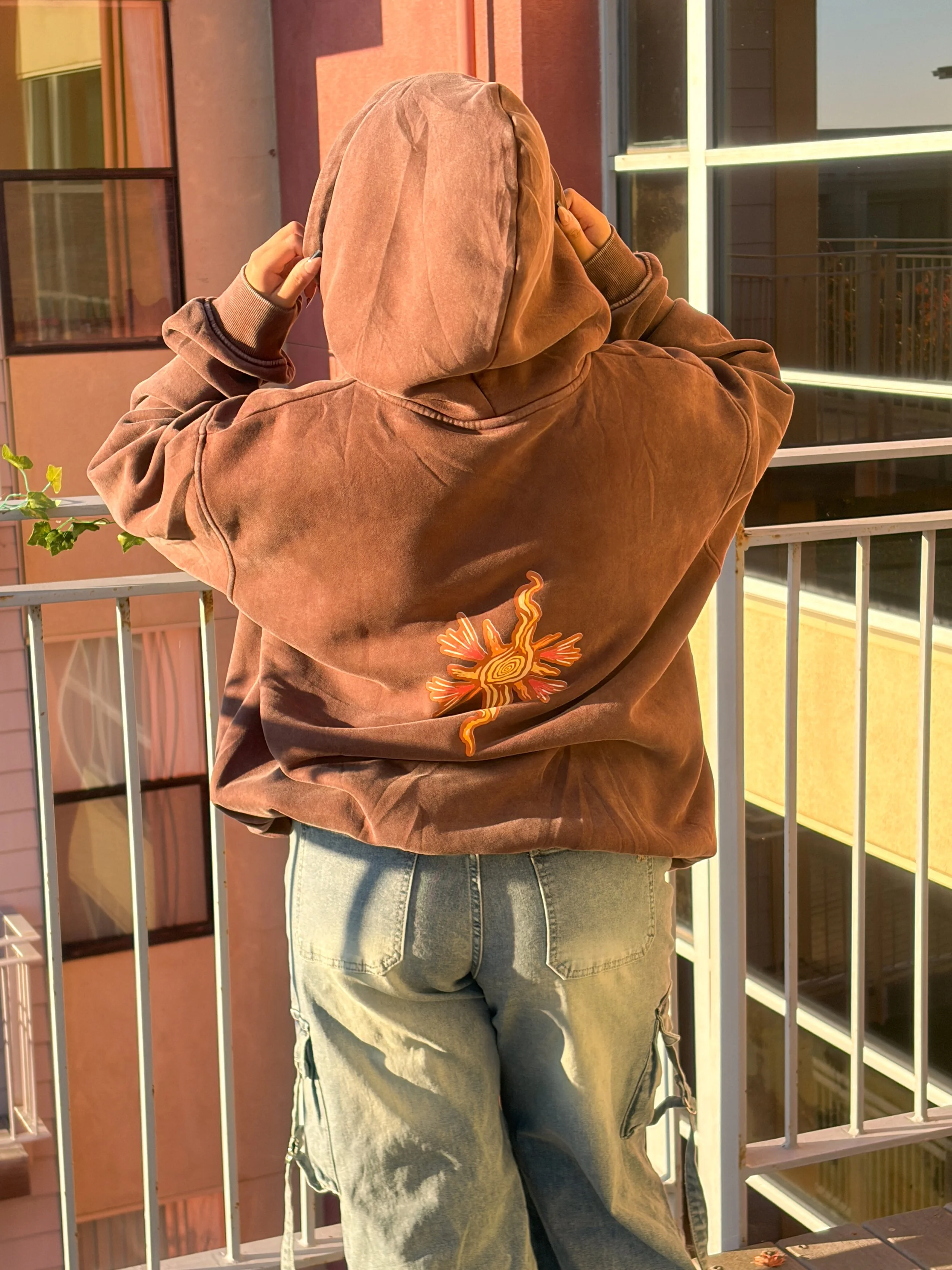 (Back) beauty in the mundane EP sweatshirt - brown
100% cotton