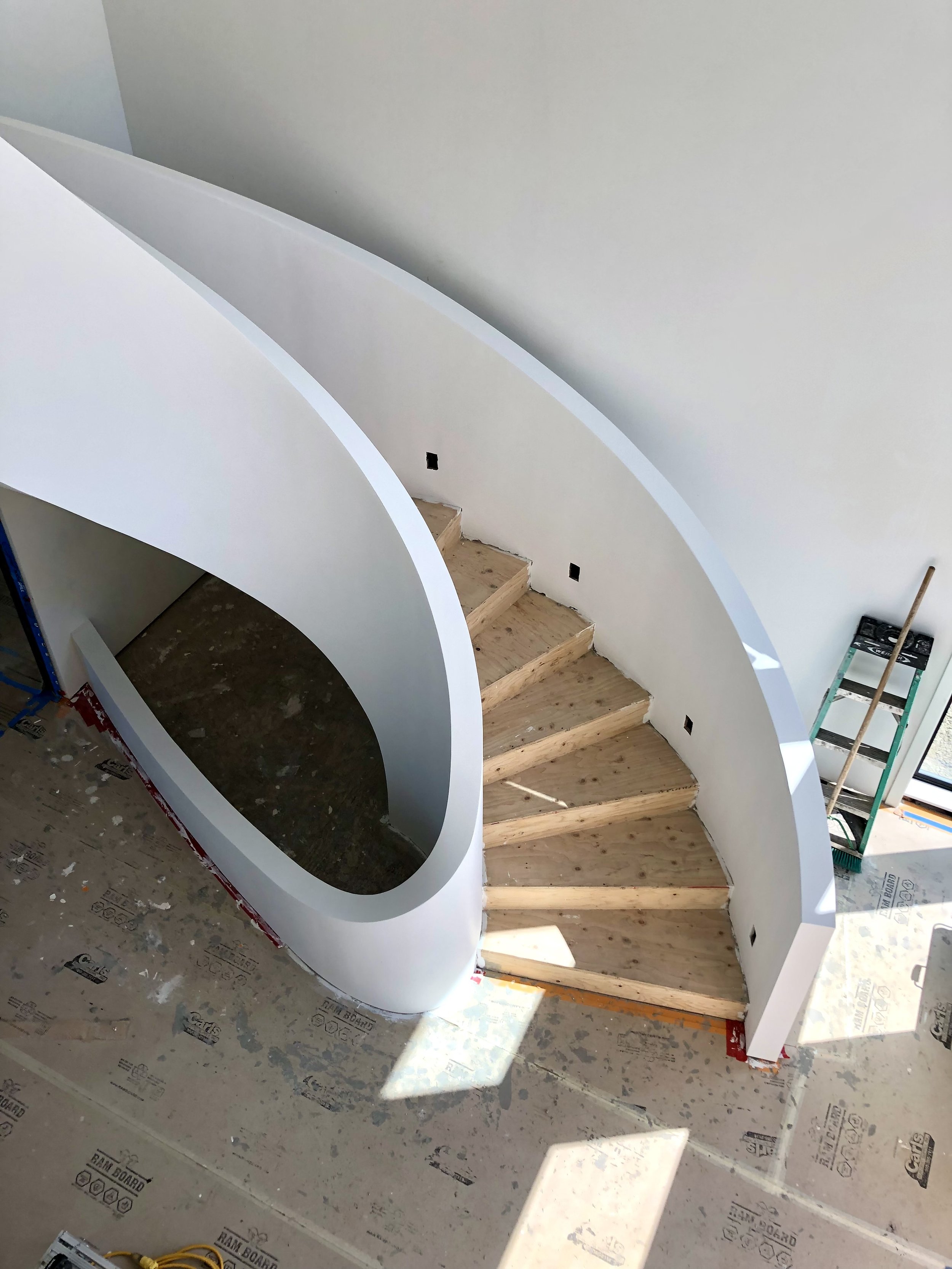 Light from adjacent windows add elegance to the curves. 