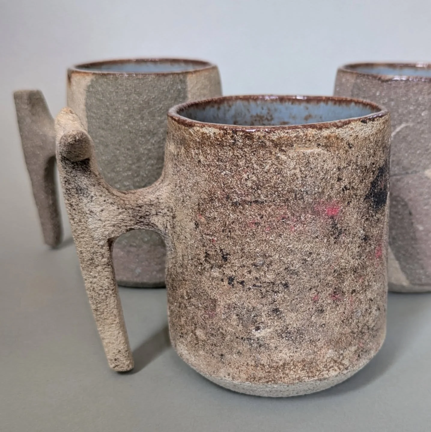 Refining my mug form, I like the tapering top, one features a sculptural thumb rest (I'll call that my T bone model) and more #nerikomi madness
#ceramicmug #contemporaryceramics #stoneware