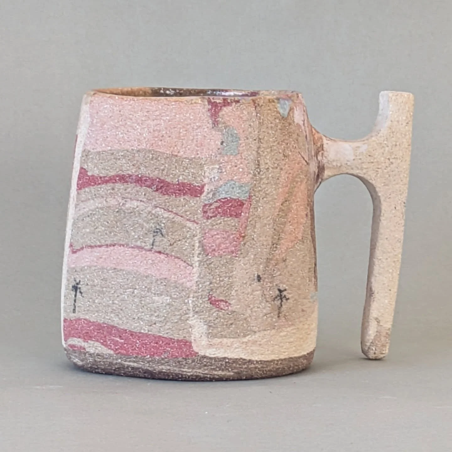 Gabbeh mug and bud vase. Inspired by the south western Iranian rug tradition and the coarse material, using colored sliced clay (#nerikomi ) and underglaze pencil for the Flora doodles 
.
#contemporaryceramics #mug