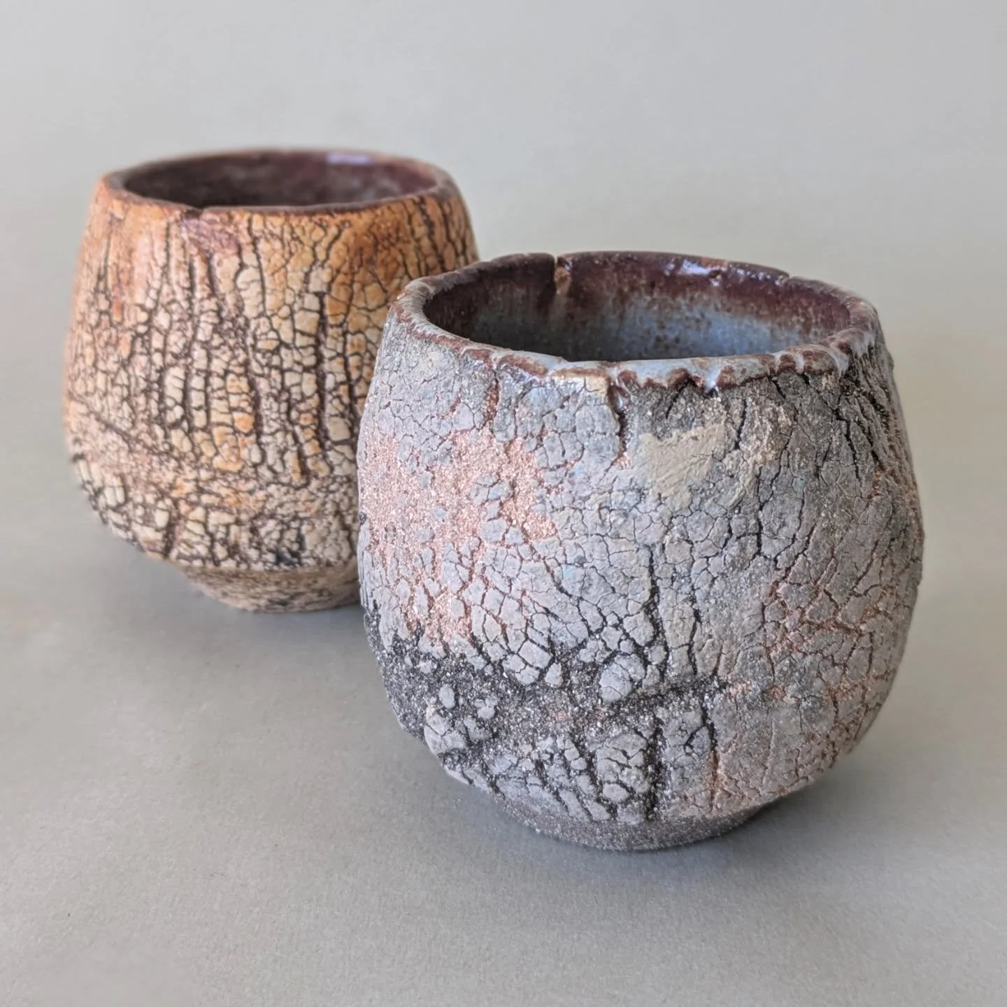 Duo of recent cup favs, cracked porcelain slip over coarse stoneware
#ceramiccups #ceramics #drinkware