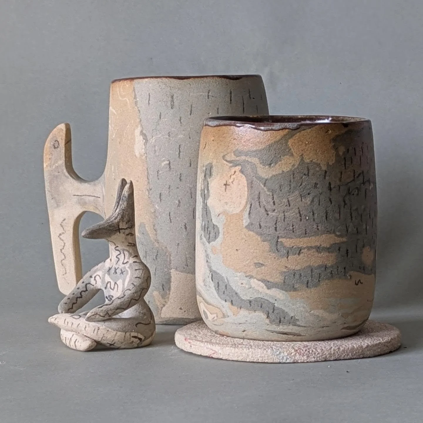 Recent exploration of doodling on agateware (mixed colored clay) I think the tumbler works best but pleased with the lot of them 😁
#agateware #ceramics #stoneware #drawing