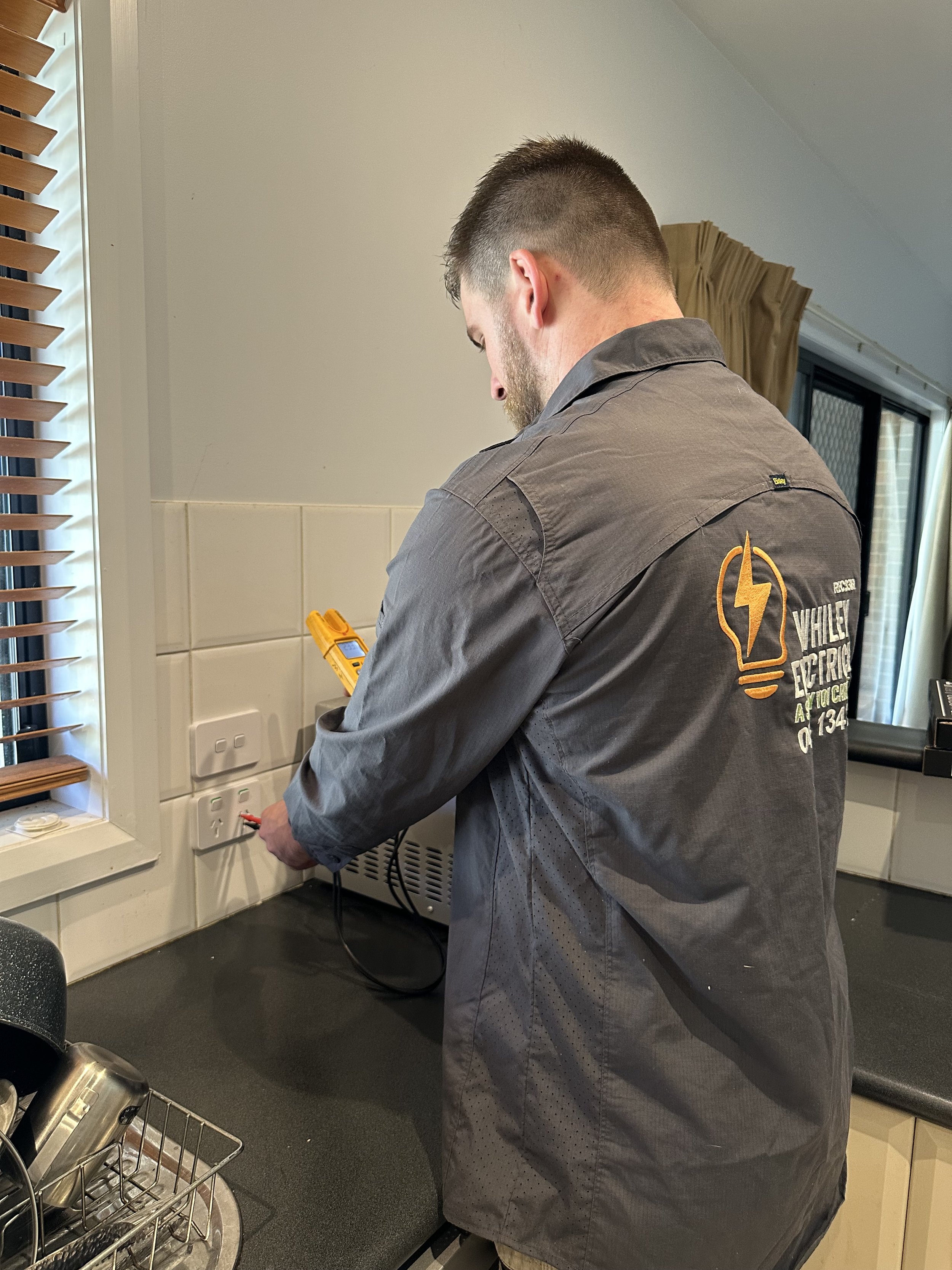 Electrician Bendigo - testing power point