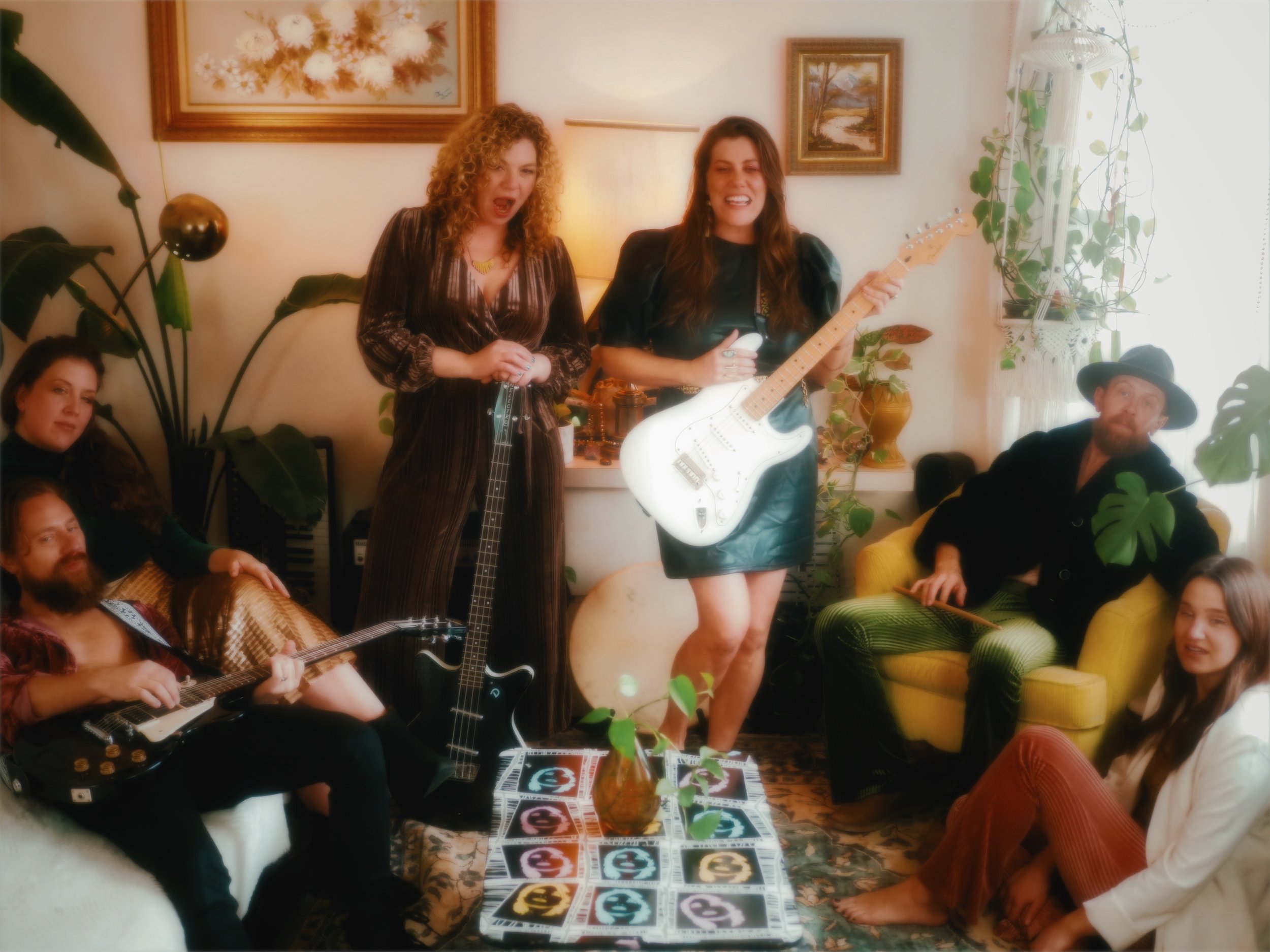 Live at Kelly's Olympian with Charles & Ritchie