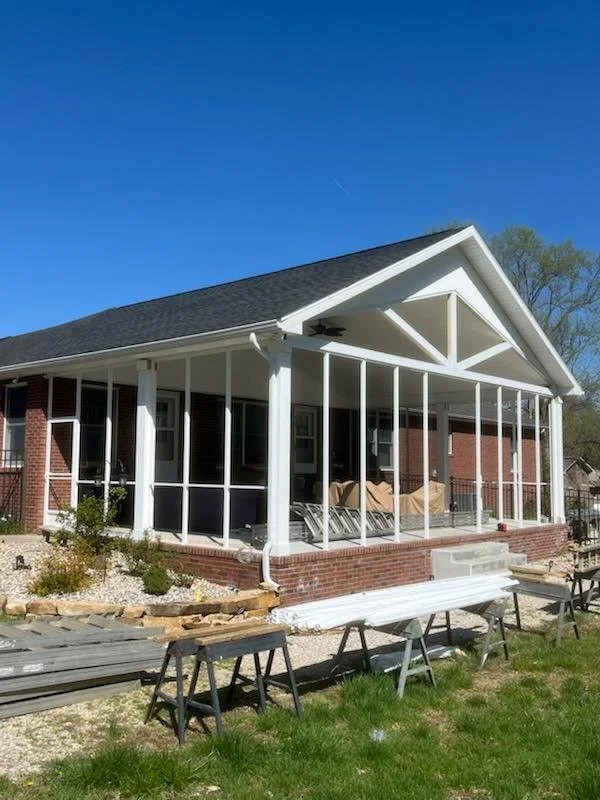Screened-in porch addition in Evansville, IN