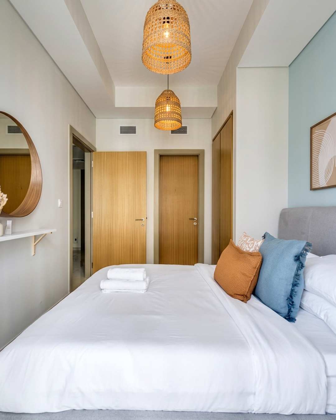 business-bay-27th-floor-dubai-apartment-05.webp