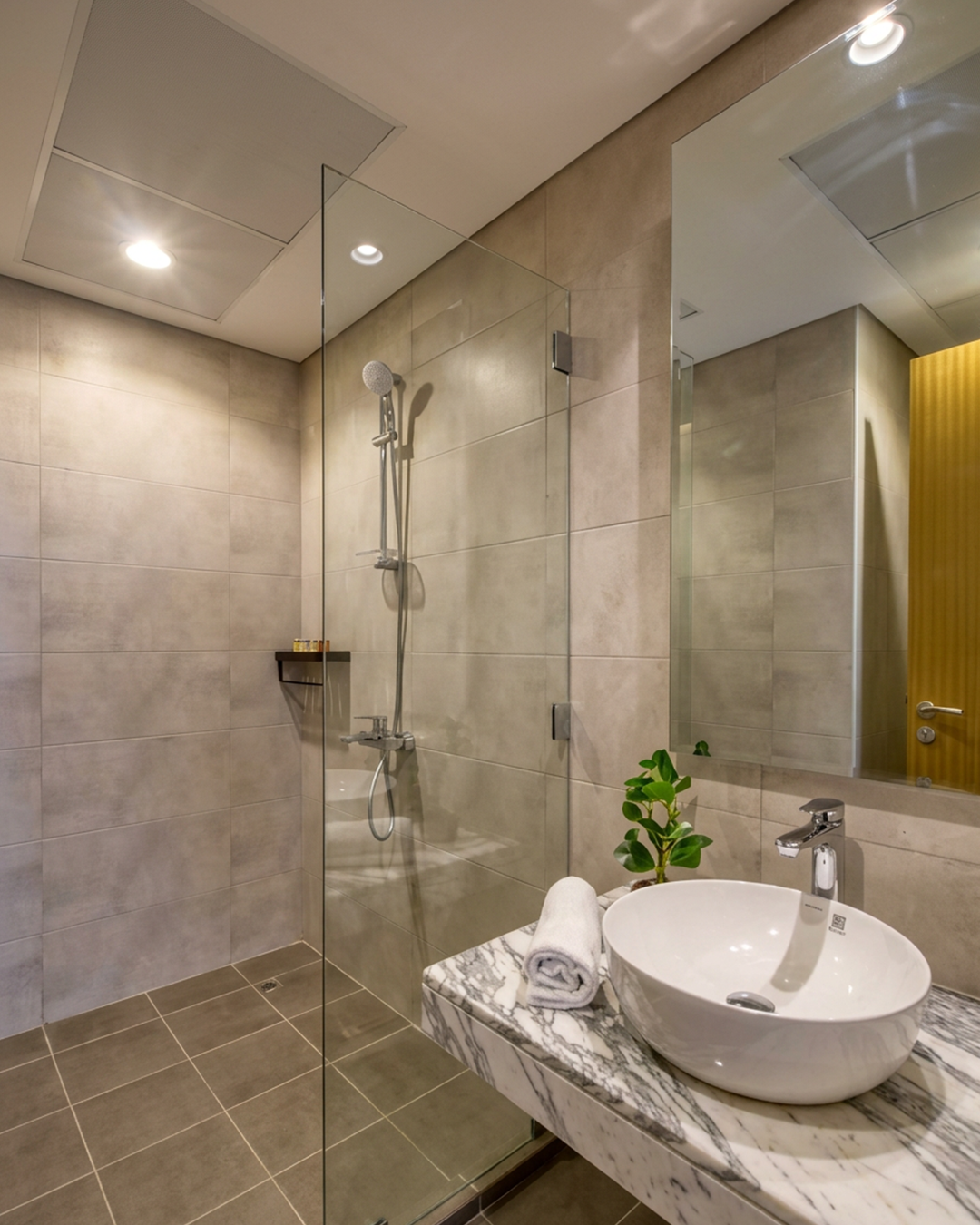 business-bay-27th-floor-dubai-apartment-02.webp