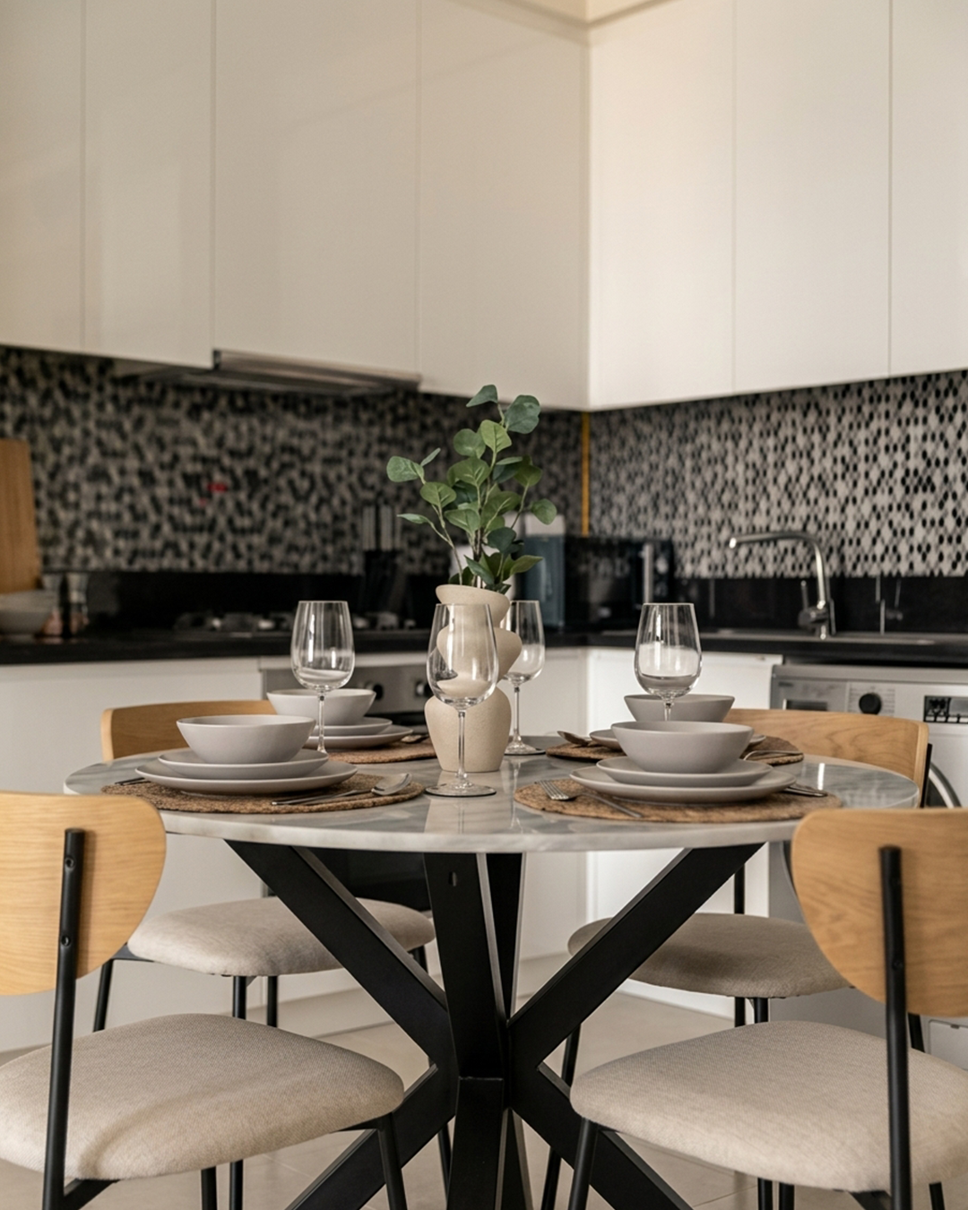 business-bay-27th-floor-dubai-apartment-01.webp