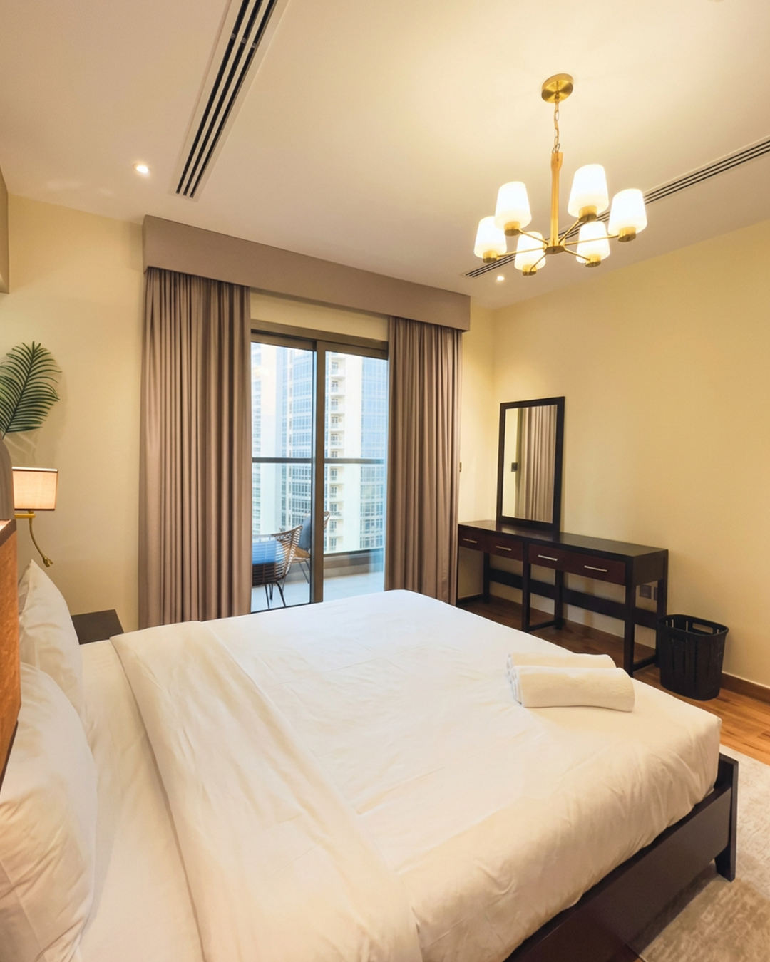 downtown-dubai-19th-floor-04.webp