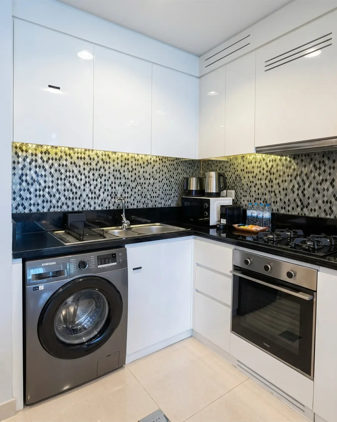 Contemporary fully equipped kitchen in 2-bedroom apartment for rent in Business Bay, Dubai.