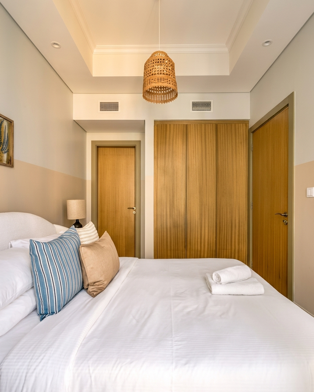 business-bay-27th-floor-dubai-apartment-03.webp