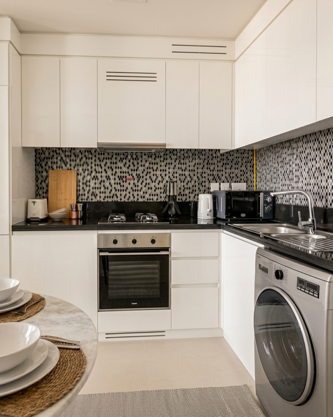 business-bay-27th-floor-dubai-apartment-07.webp