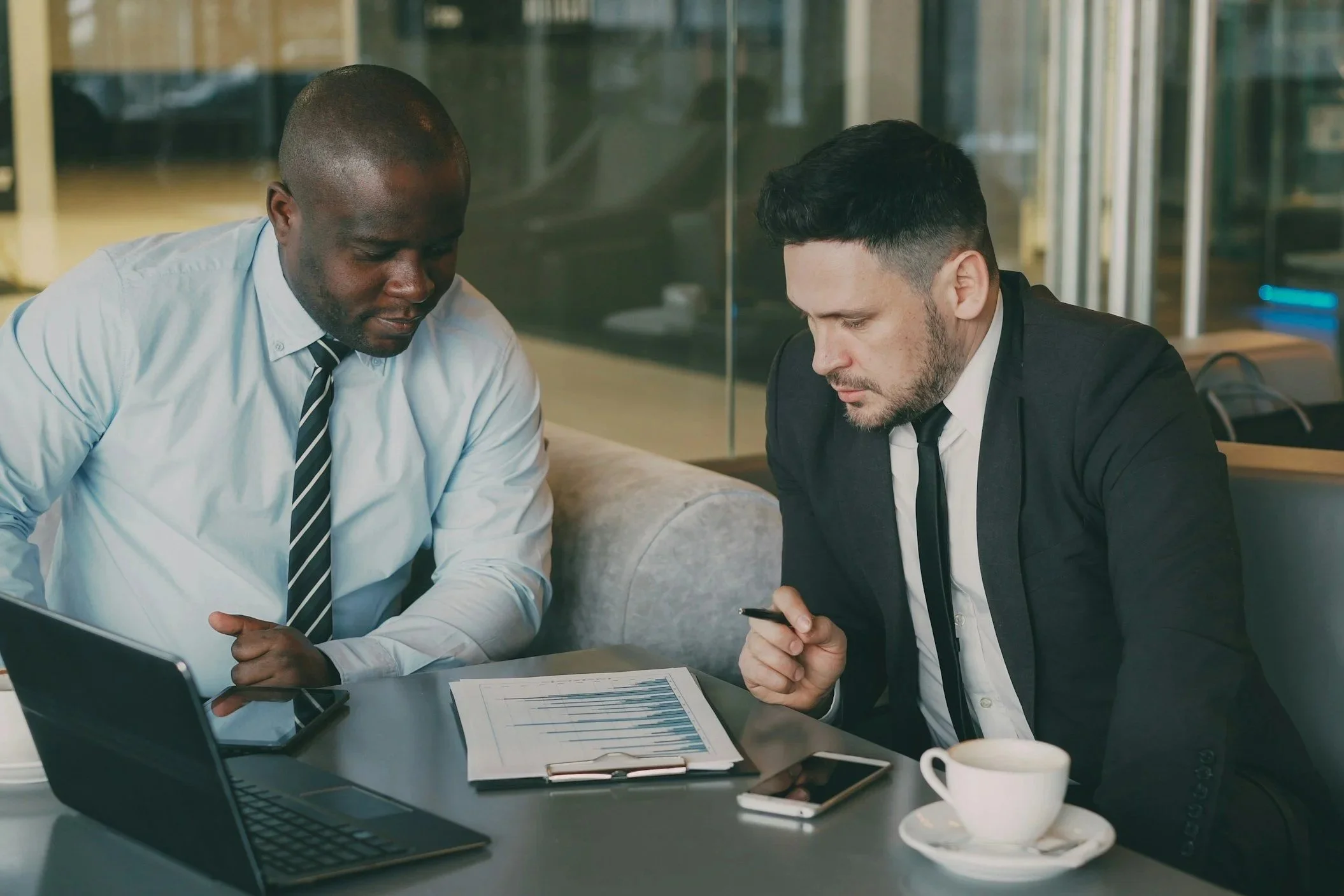 Transaction-Experienced Advisors and Value Creation