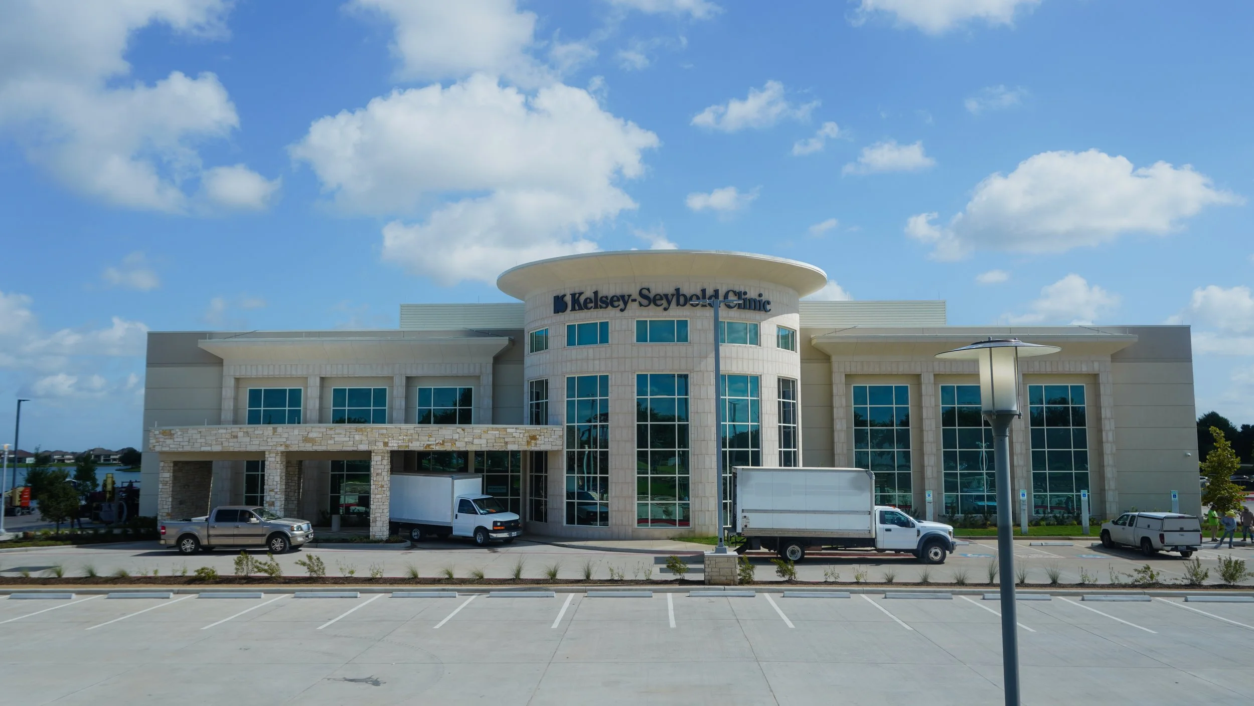 Ground-level photo of Kelsey-Seybold Clinic in Cypress, TX