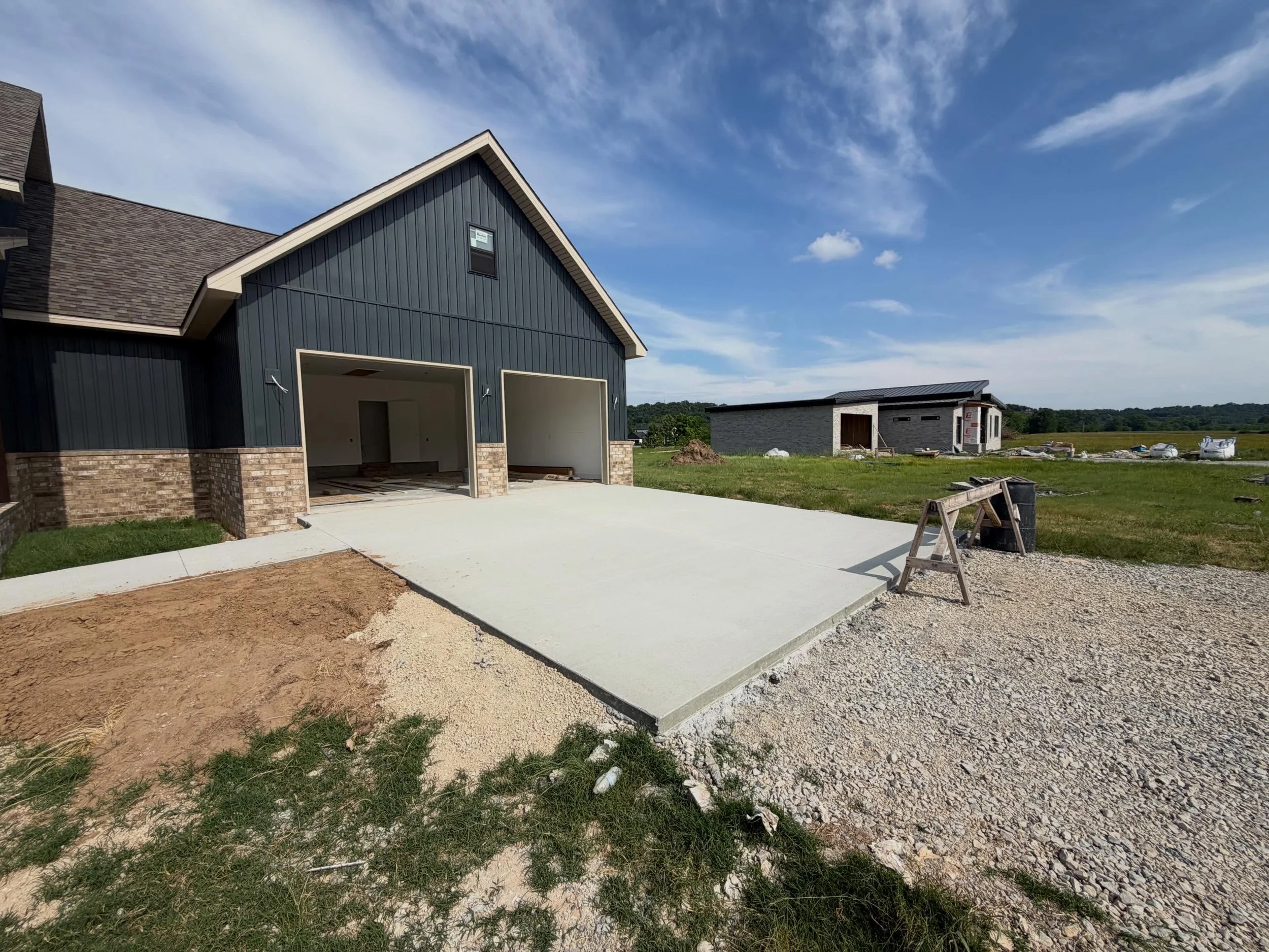 Another quality concrete project completed by Ozark Excavation for two new construction homes.

✔️ 2,500 SQ FT of concrete
✔️ Driveways
✔️ Sidewalks
✔️ Back porches
✔️ AC unit pads

From site prep to the final finish, we&rsquo;re proud to deliver cle
