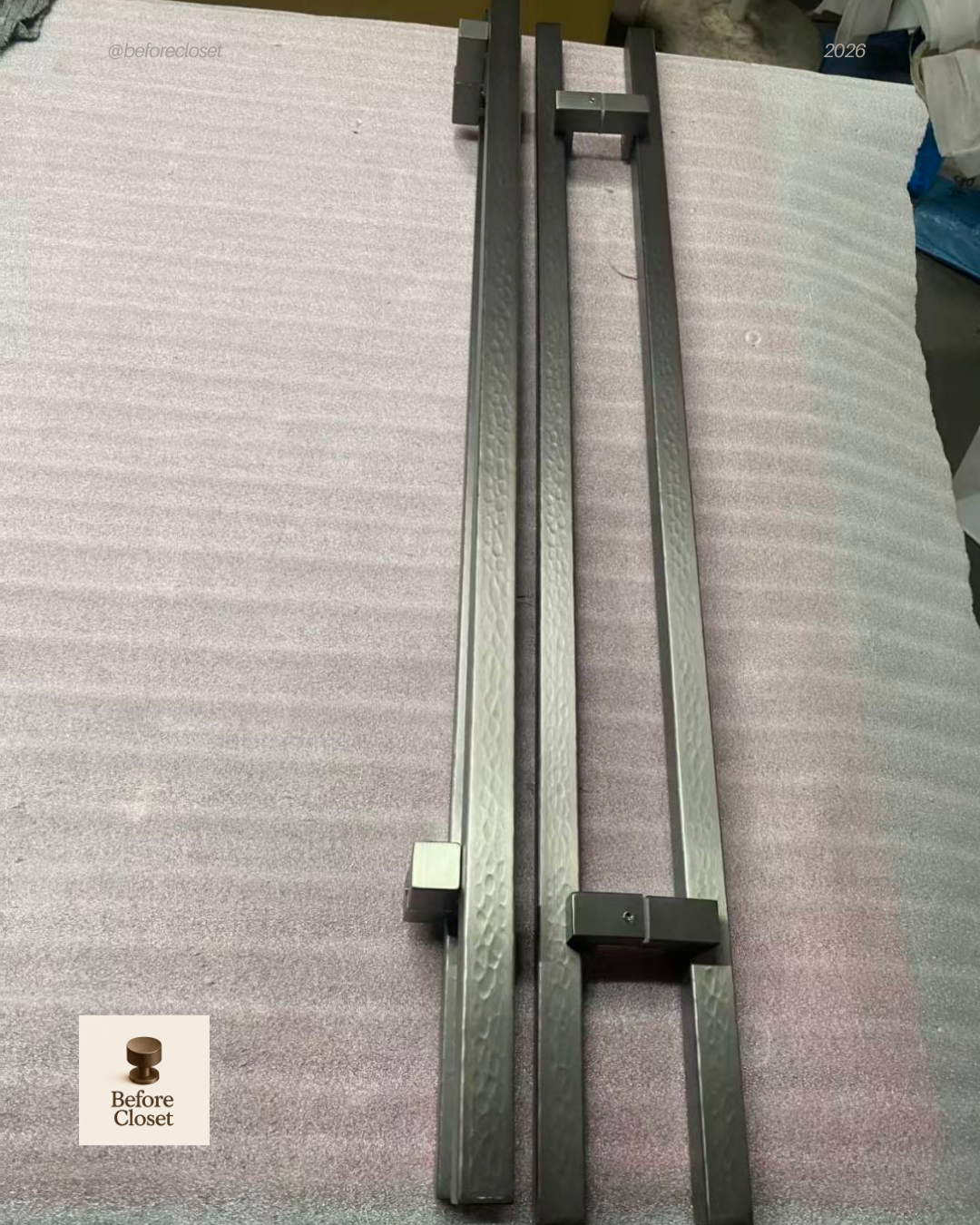 custom-hammered-door-handle-dark-bronze-before-closet-01 (4).png