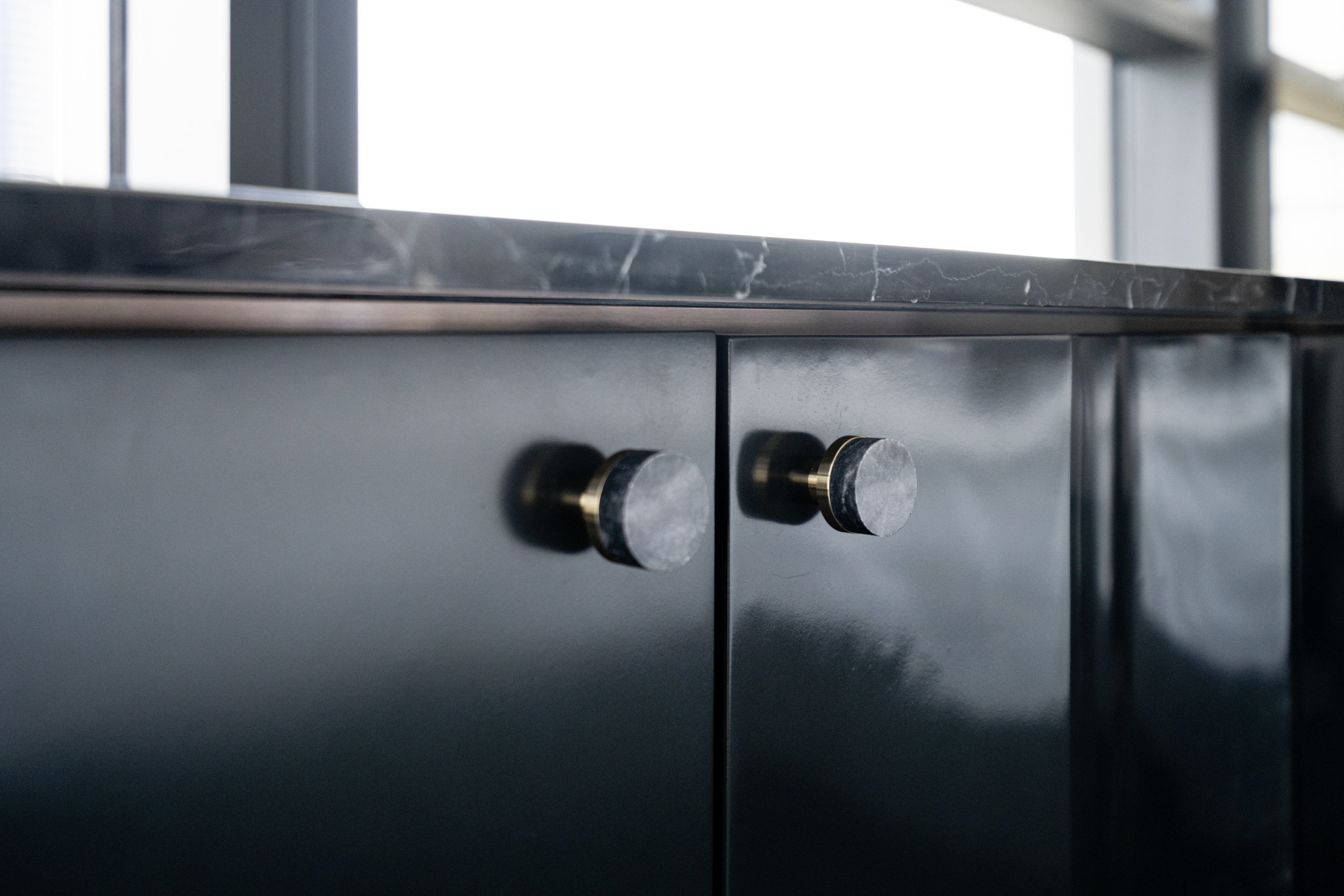 before-closet-singha-estate-มือจับสั่งทำ-marble-knob (4).jpg