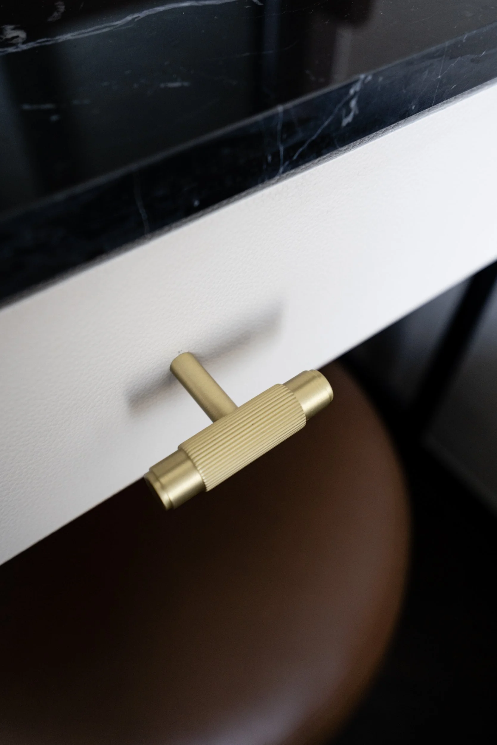 before-closet-singha-estate-มือจับสั่งทำ-marble-knob (3).jpg