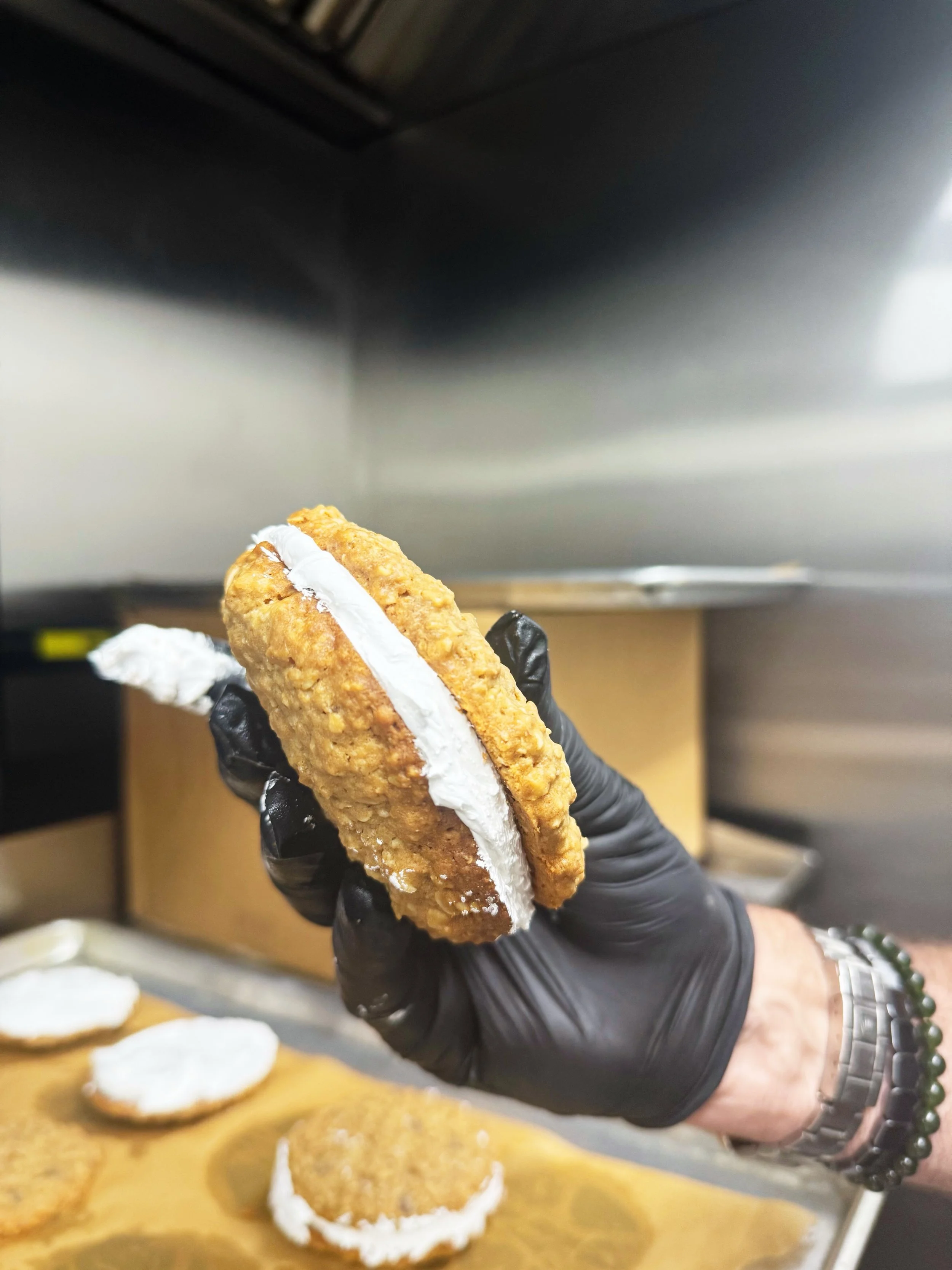 A look at some fresh goodies from the bakery this week&hellip;

Starting with Homemade Oatmeal Creme Pies 😍

#bushwick #bakery #cafe #fresh #sweets 

We also have XL Chocolate Chip Cookies 🍪

+ Peanut Butter Chocolate Brownies 🍫

&amp; last but ce