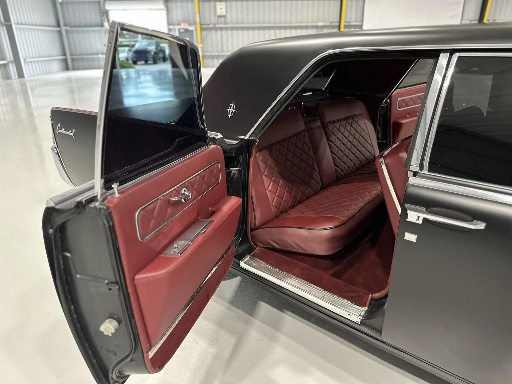 1961_lincoln_continental_1989044B-08CE-4357-96C8-F884FC143420-93289 - Copy.jpeg