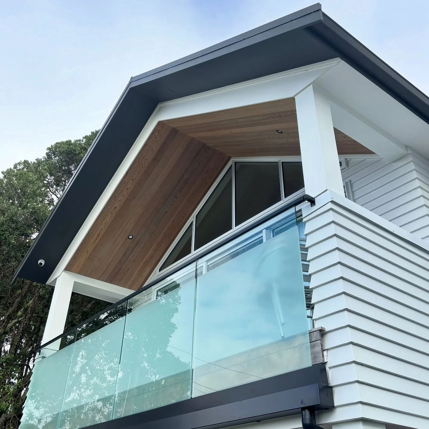 A Stunning extension we completed a while ago in Torbay. It was a really cool project and we had heaps of fun building it. If you are wanting to add additions to your home, send me a message and we can walk through what you want together.