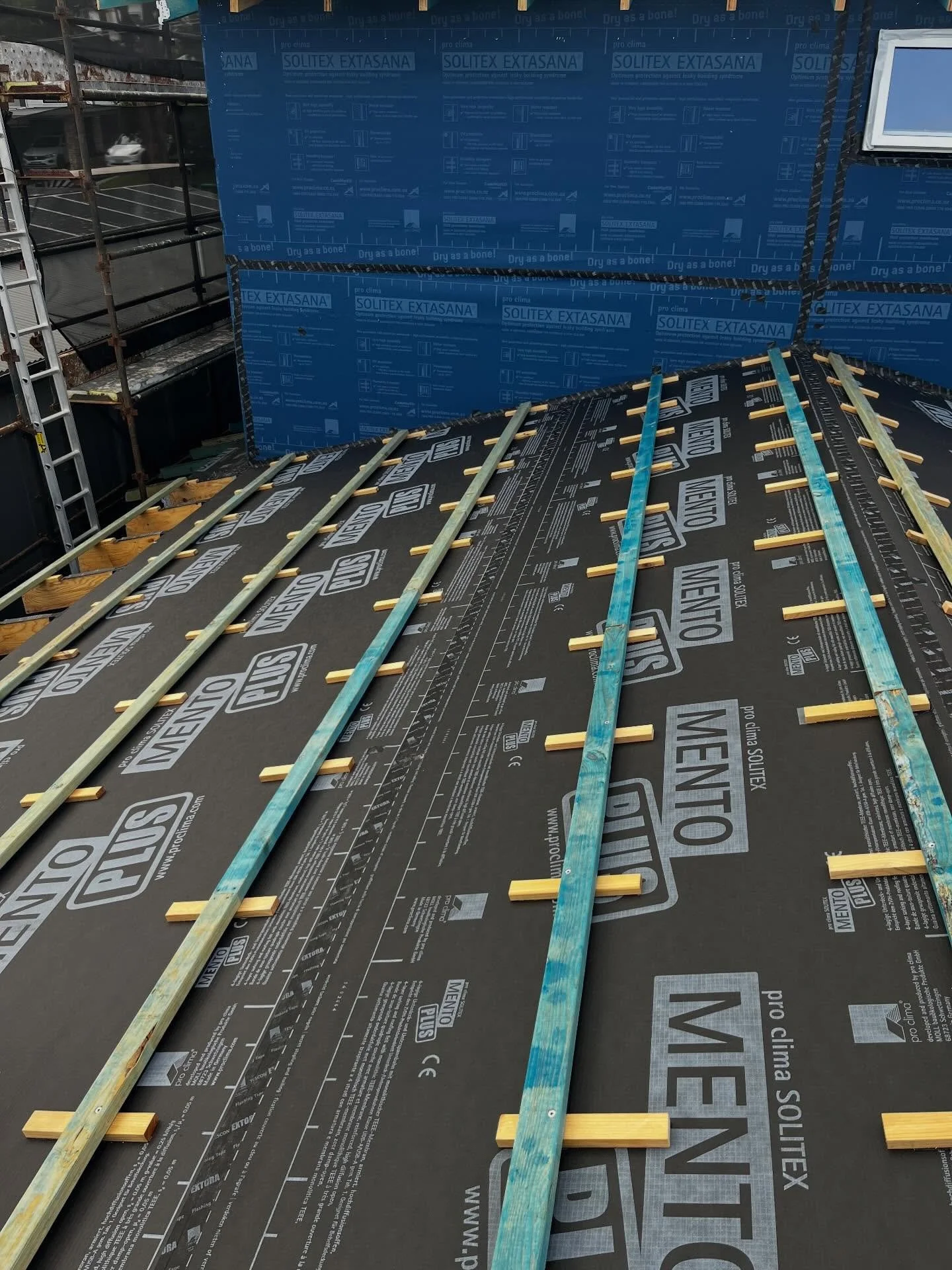 January on site looked a little like this at the wellness house👇

Pic1: ProClima WRB (weather resistive barrier) going on tight 💚 Because air and weather tightness is a must. 

Pic2: Thermally broken double glazed windows 🪟 Should be the absolute 