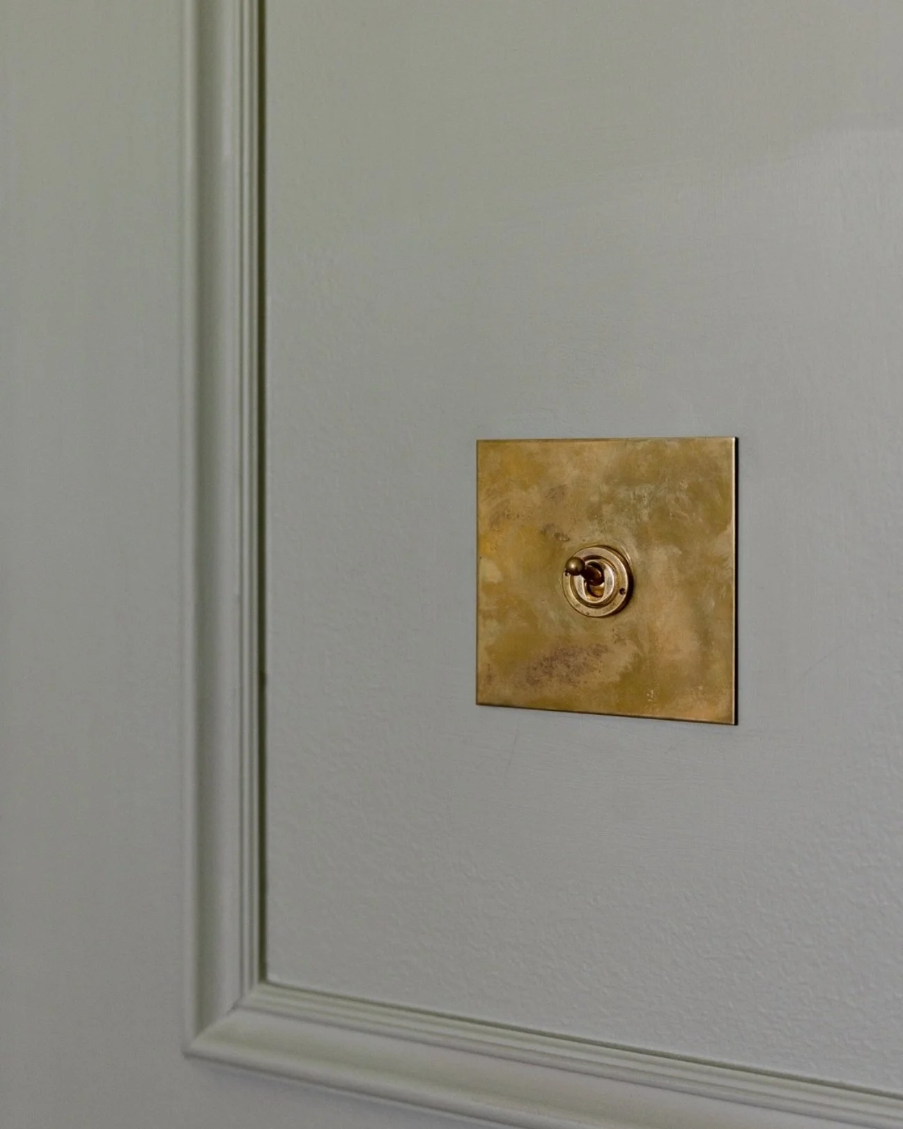 Design is in the details - and we make sure they&rsquo;re right.

We&rsquo;ve been incorporating @forbesandlomax light switches and power points across our projects for a reason. Their solid brass plates bring a timeless, refined finish, while their 