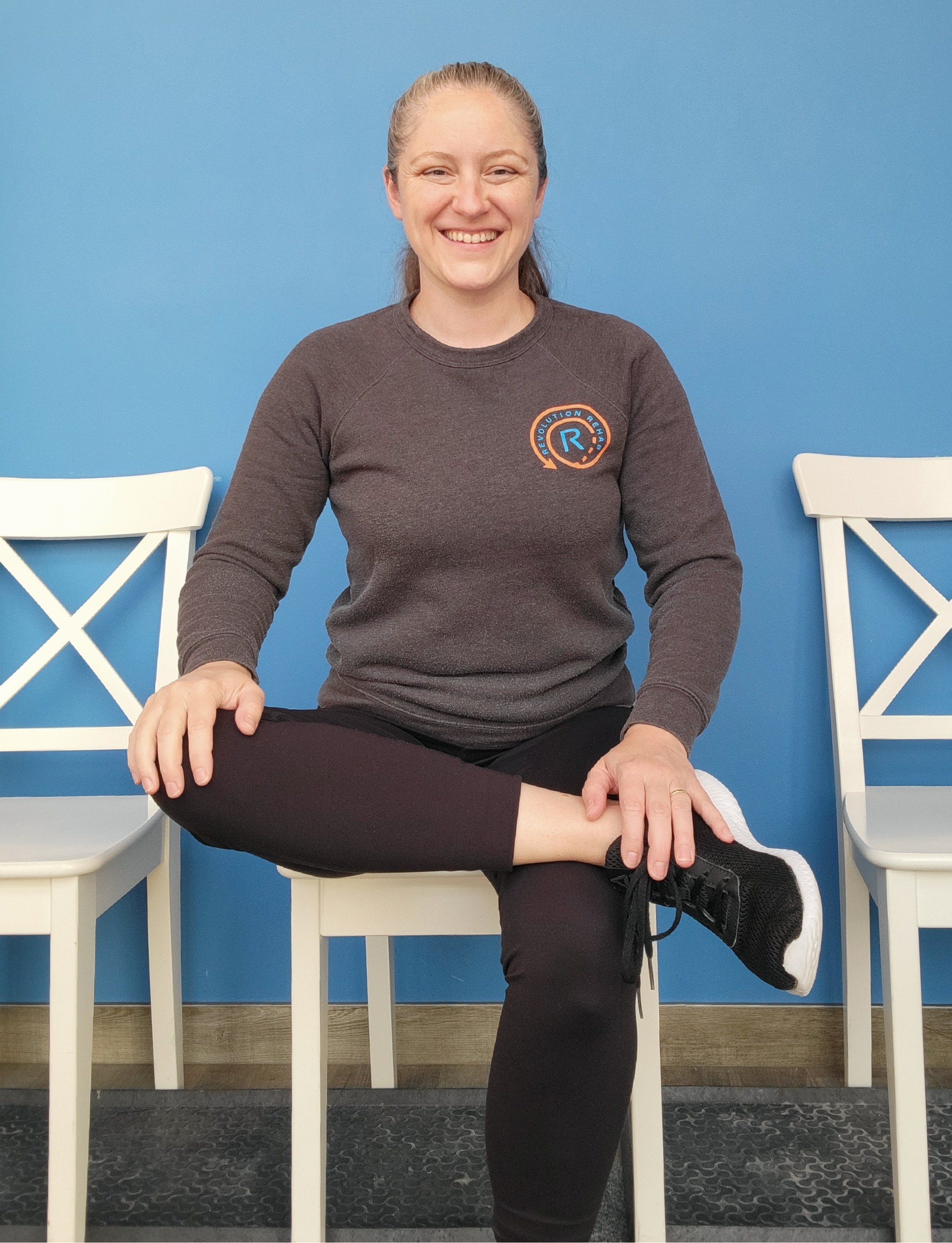 Athletic Therapist, Nikki Smit, showing a figure four piriformis stretch.