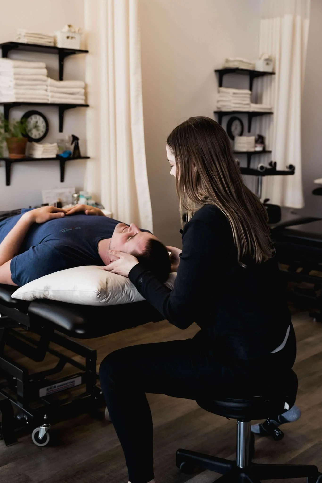 Athletic therapist providing hands-on treatment in a Winnipeg injury and pain rehabilitation clinic.