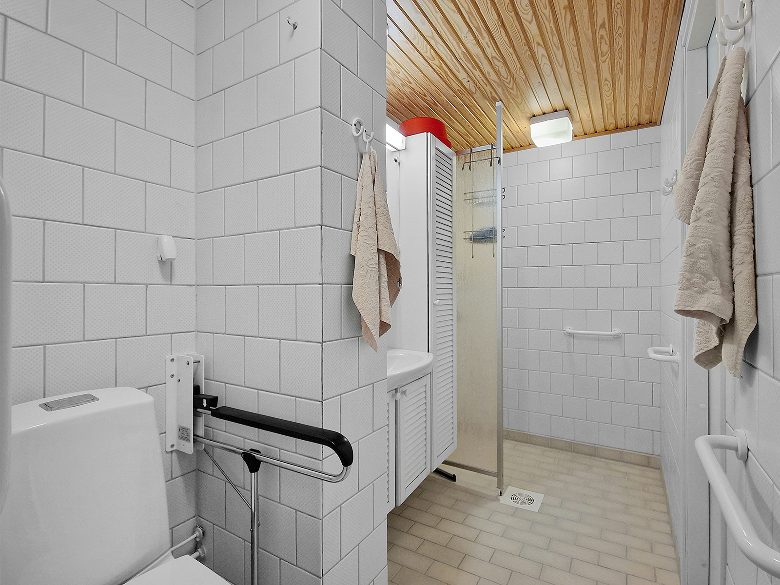 Clean NDIS home bathroom