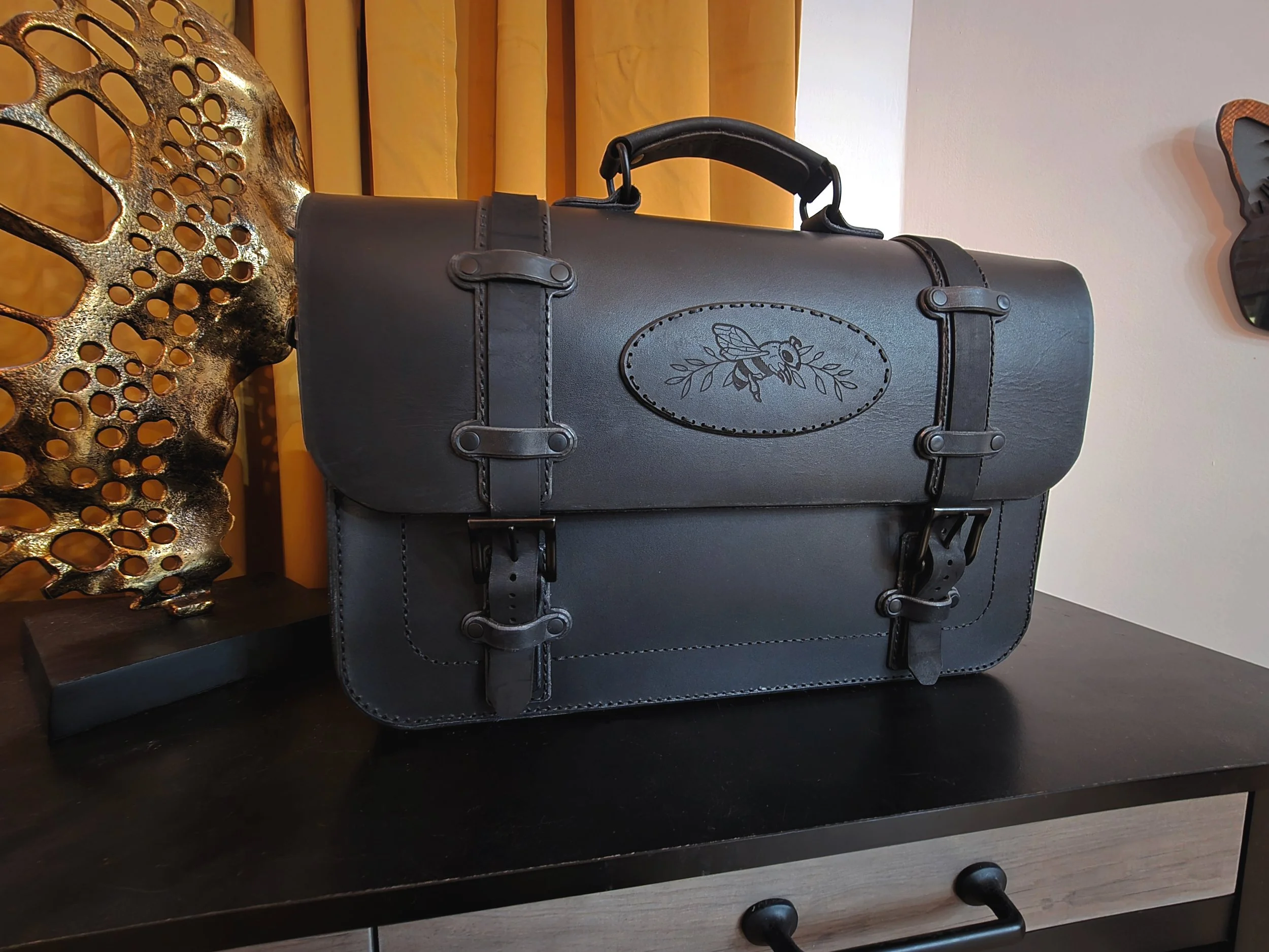 Momotaro Leather bag
