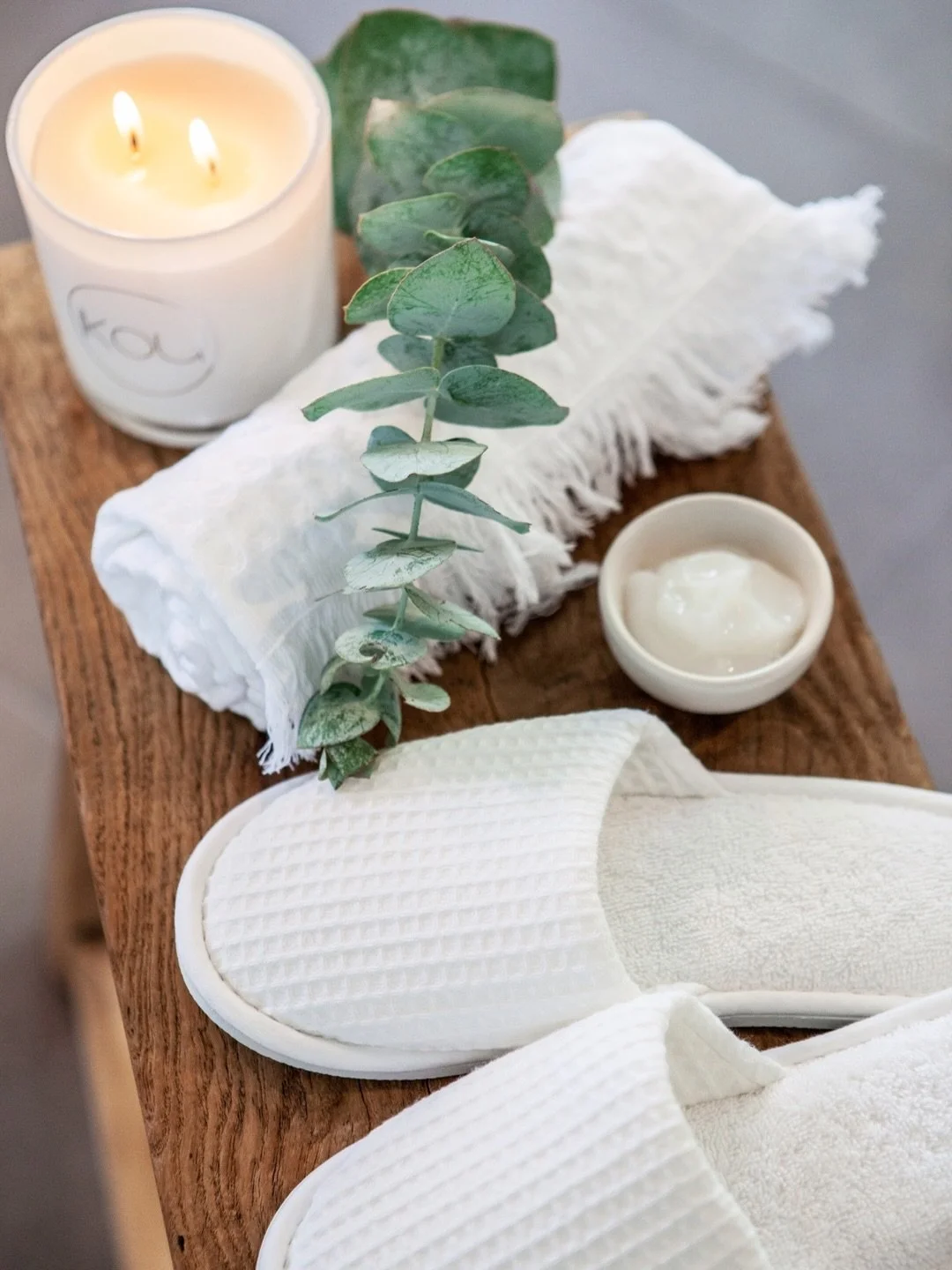 Indulge at Vie Spa ~ or in your villa?
The choice is yours. 

Our welcoming team of therapists offer massage, facials and spa journeys that stretch all afternoon. There are spa experiences for couples, babymoon massages and more.

If you&rsquo;d like