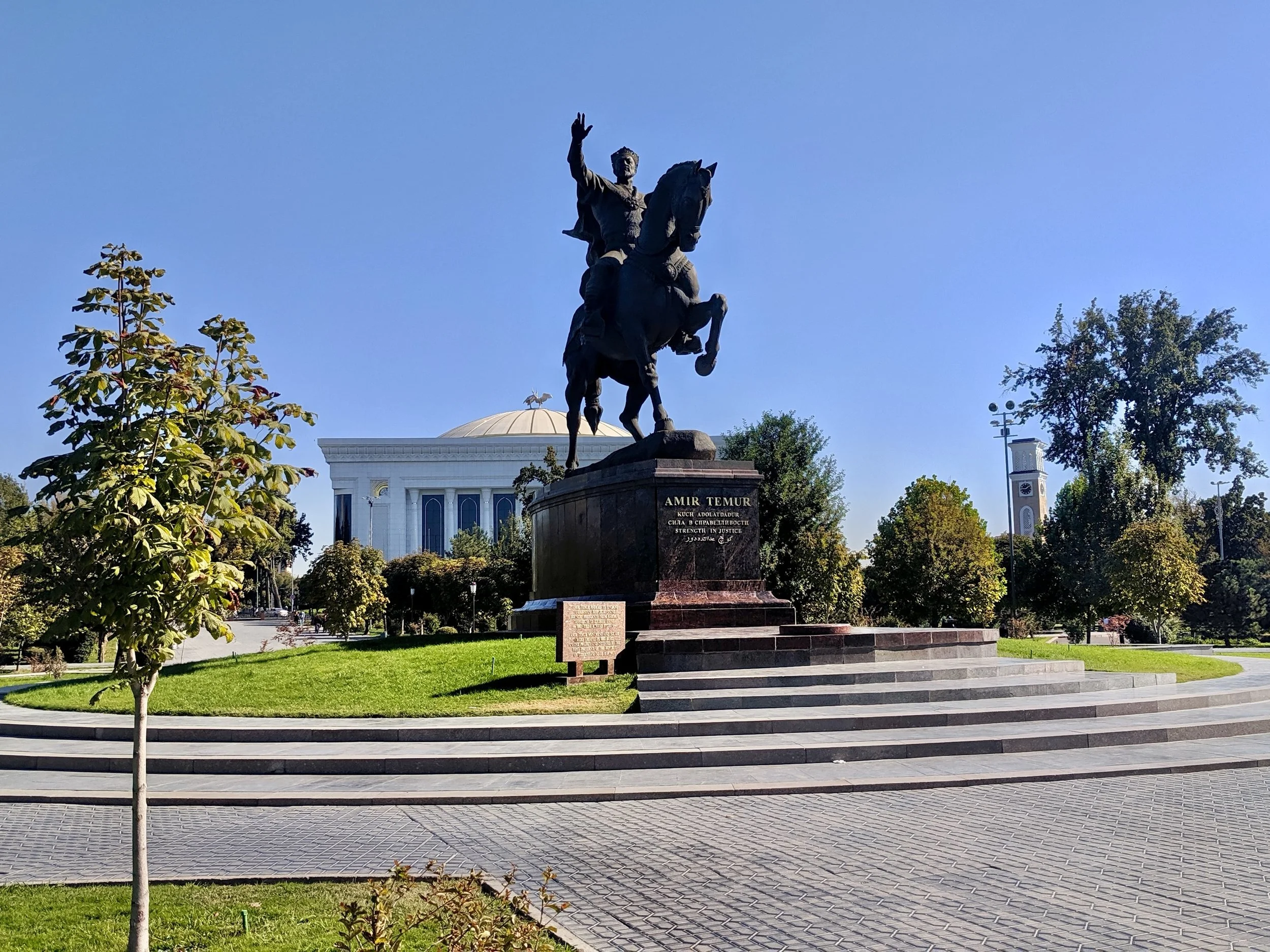 Amir Temur Square 