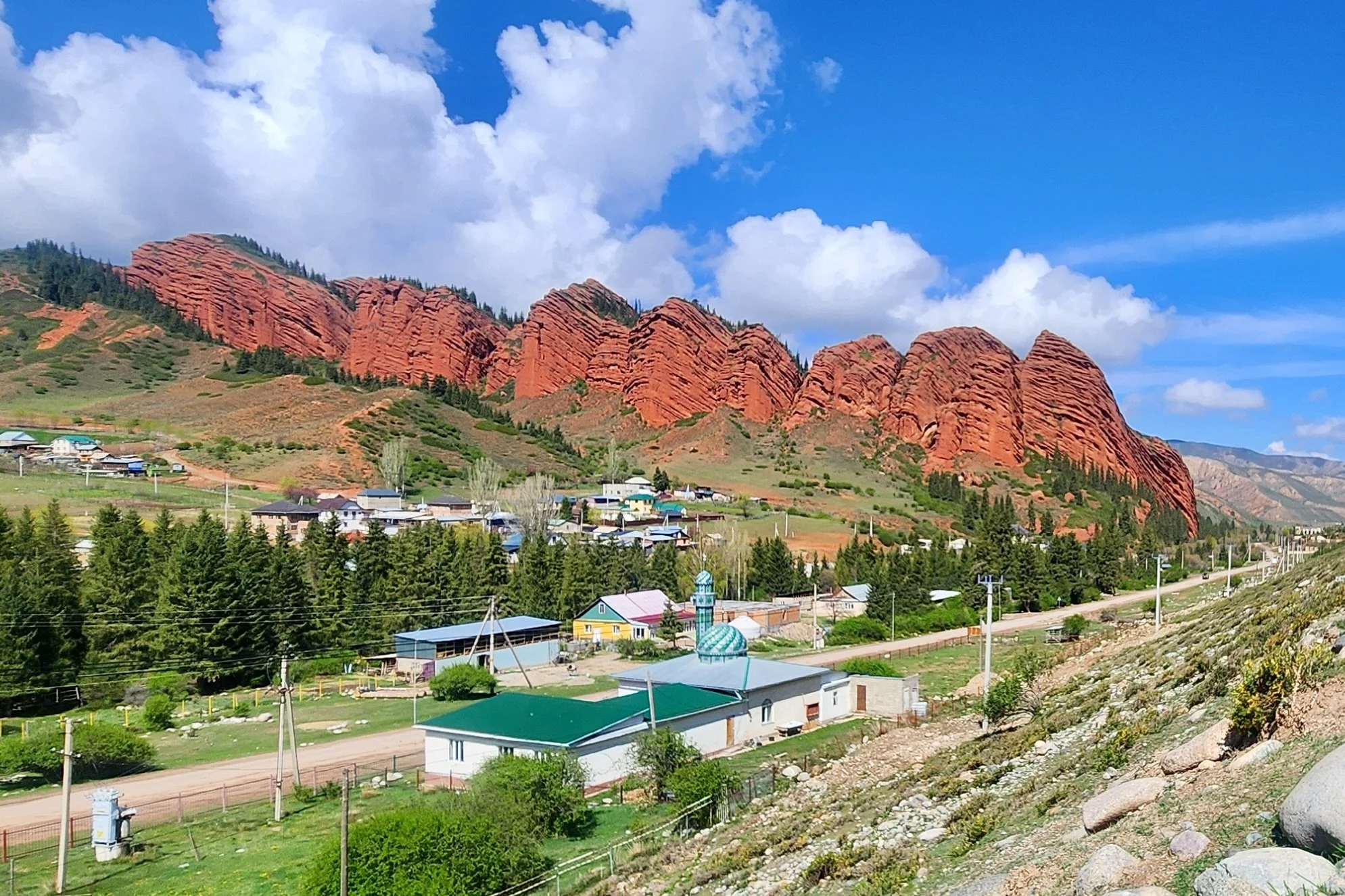 Jeti-Oguz Gorge