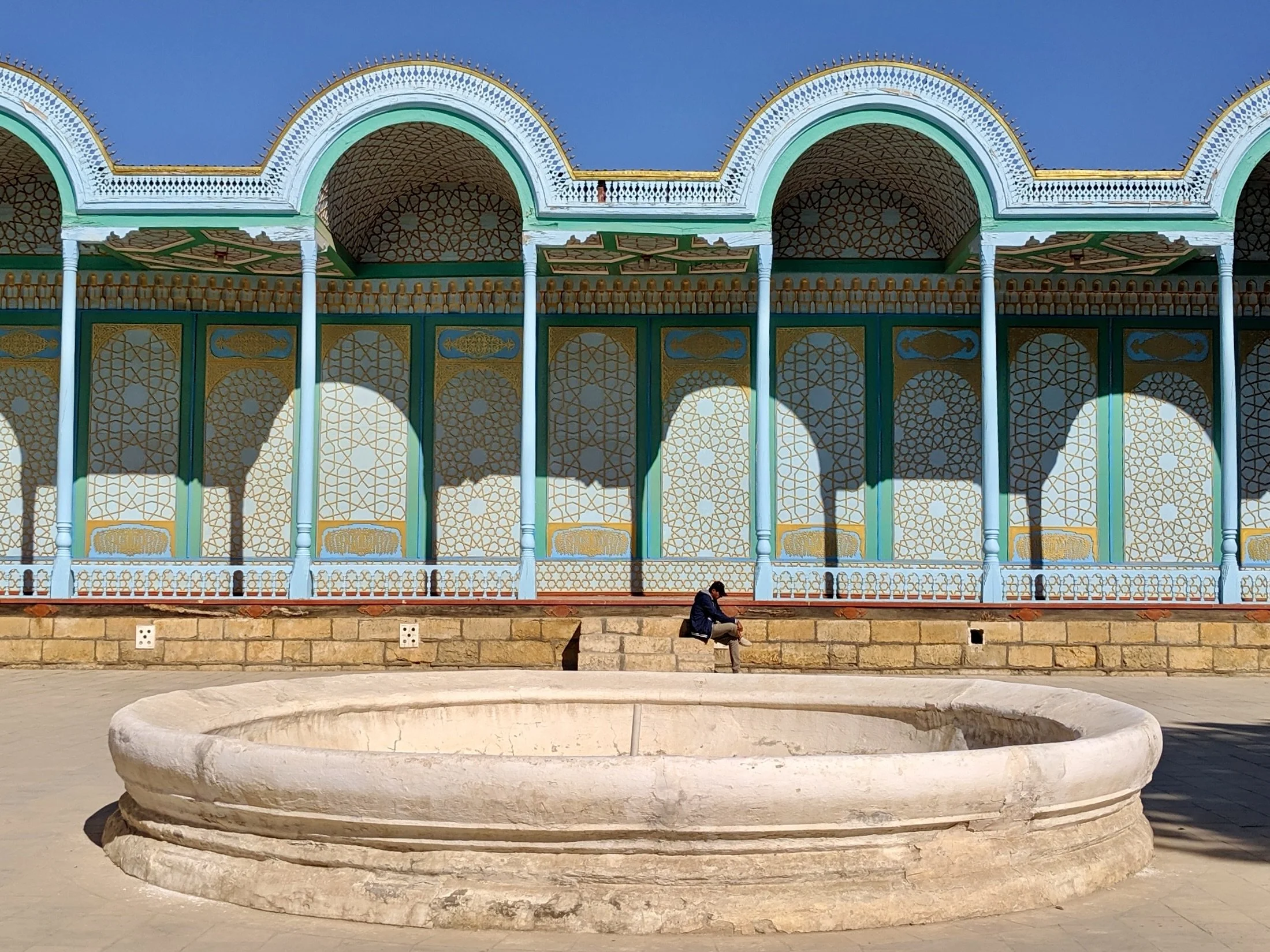 Sitora-i-Moh-i Khosa Palace
