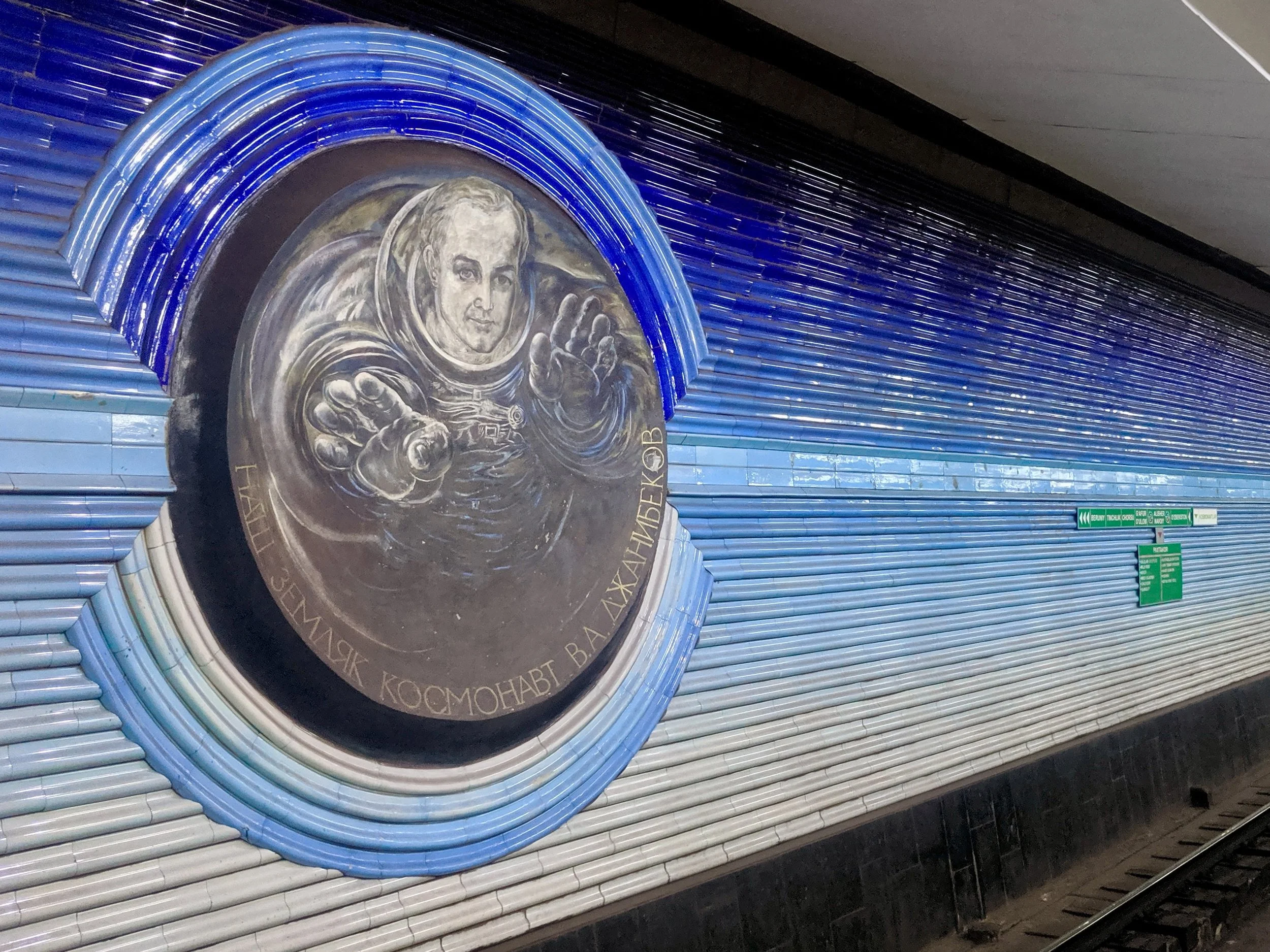 Kosmonavtlar Station 
