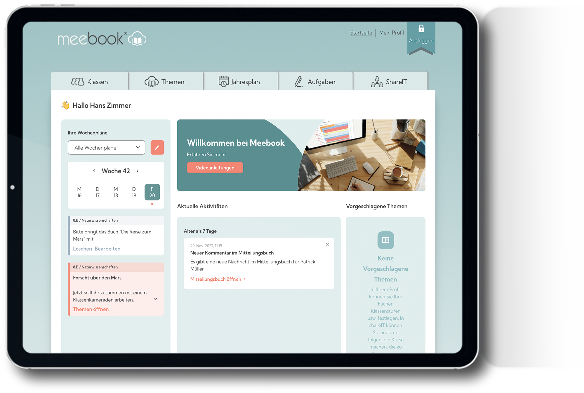 Der Bildschirm eines Tablets zeigt das Online-Lernportal Meebook mit verschiedenen Menüoptionen, einem Kalender, Aktivitäten und Themen. Der Nutzer ist in seinem Profil eingeloggt.