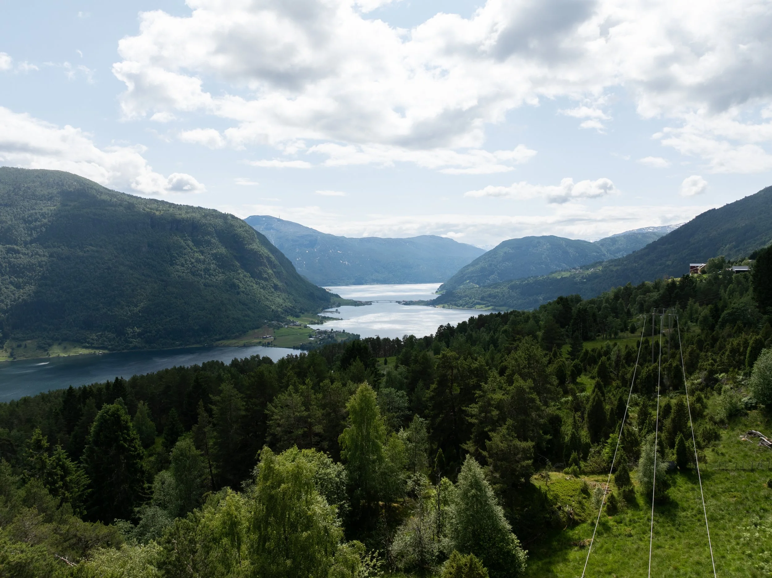 Dronebilete i nærleiken av Årøy.
