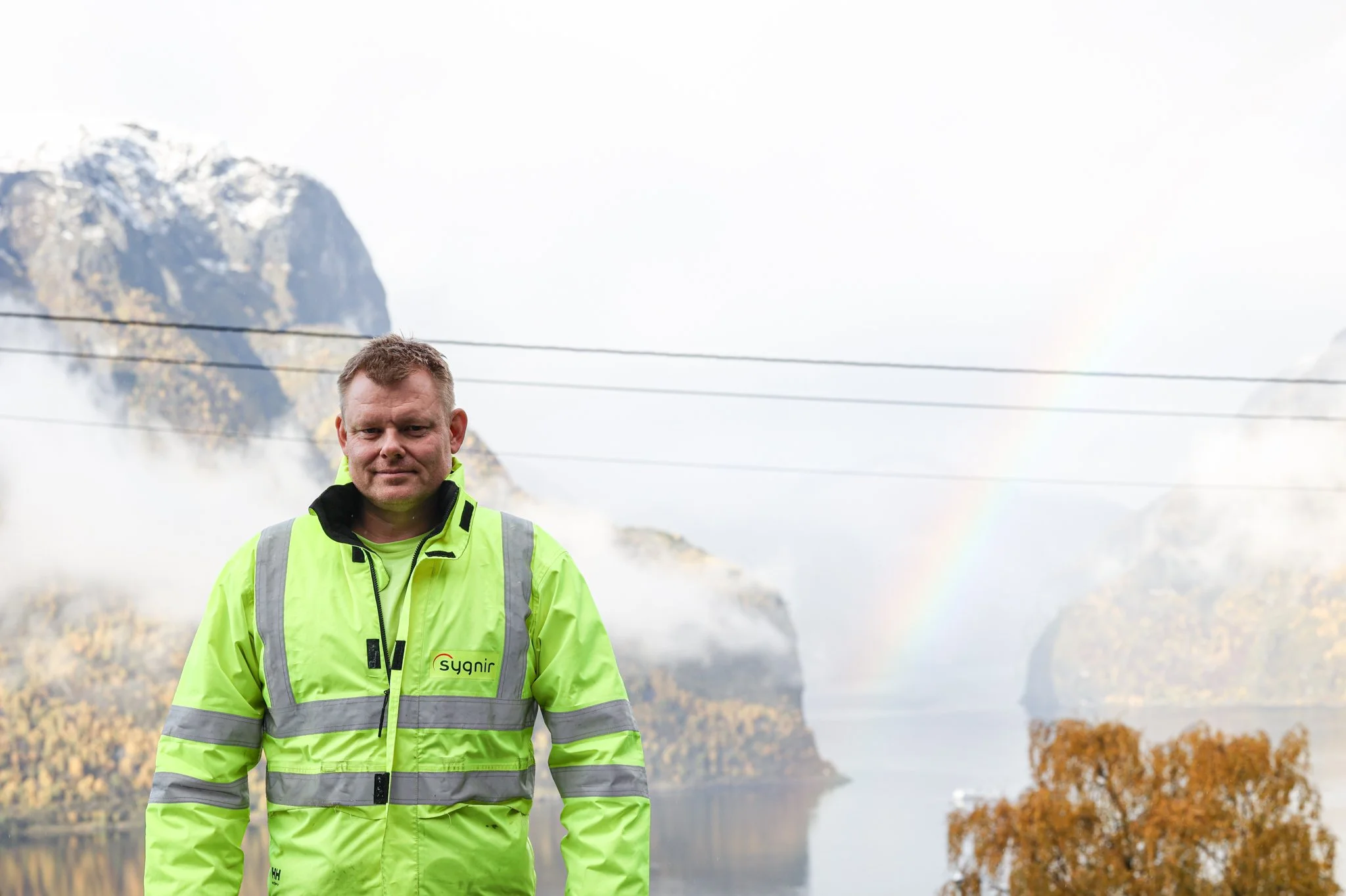 Montørbilete med aurlandsfjorden i bakgrunnen