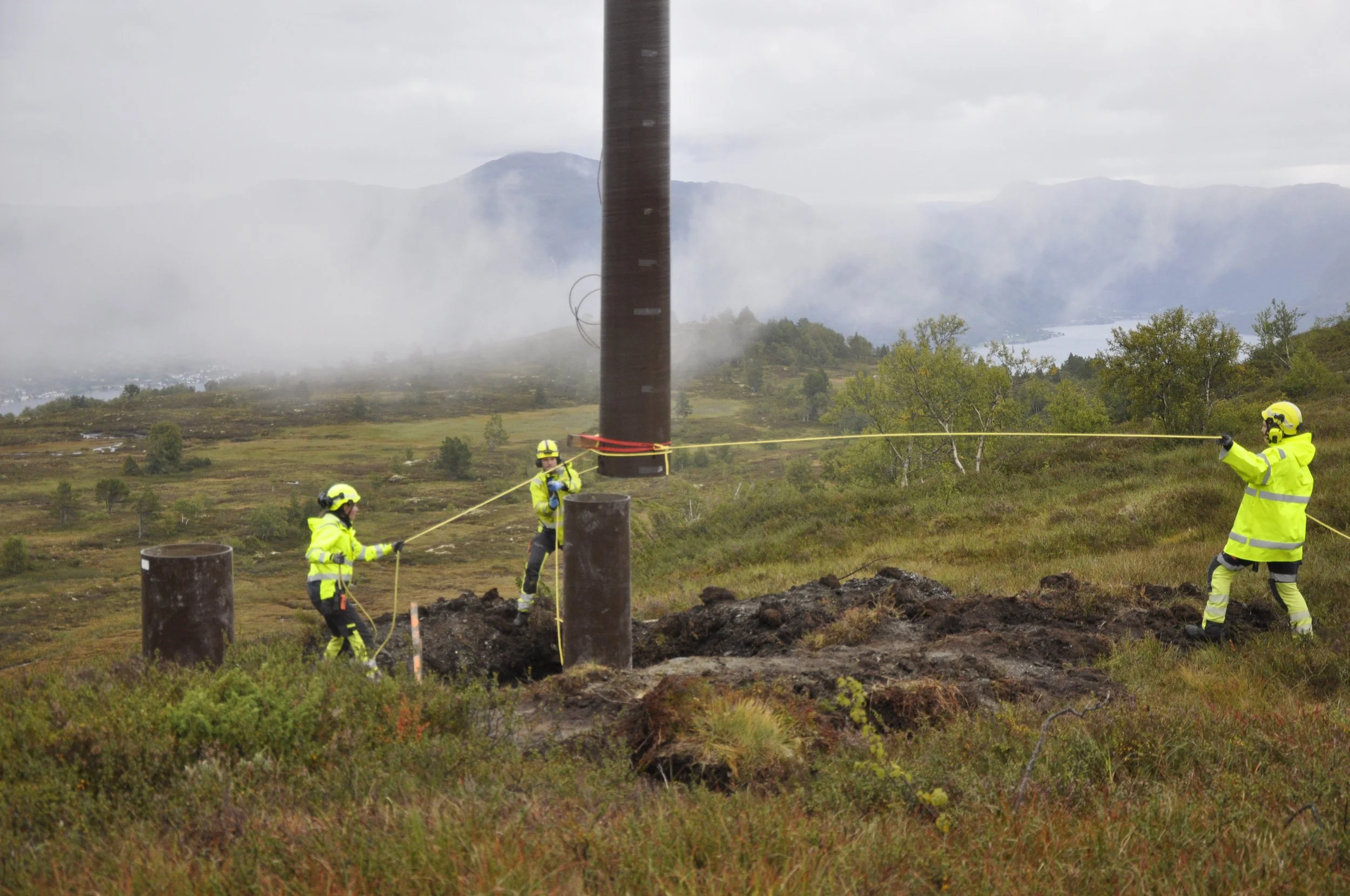 Montørar dreg i Stolpe