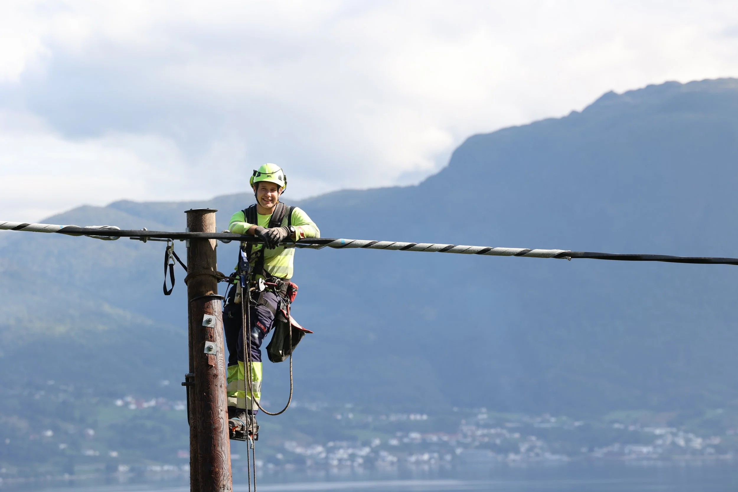 Montør i stolpe i Feios