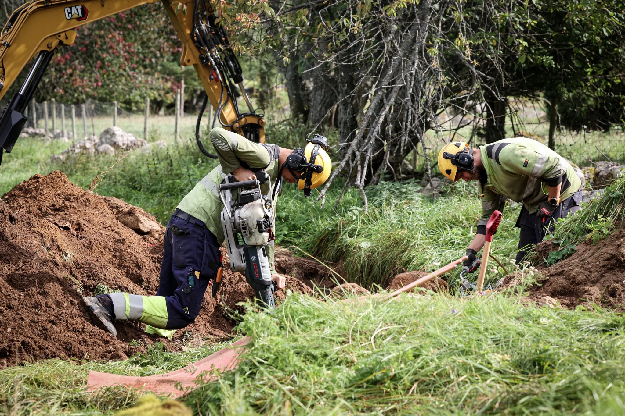 Montørar borrar i Lærdal